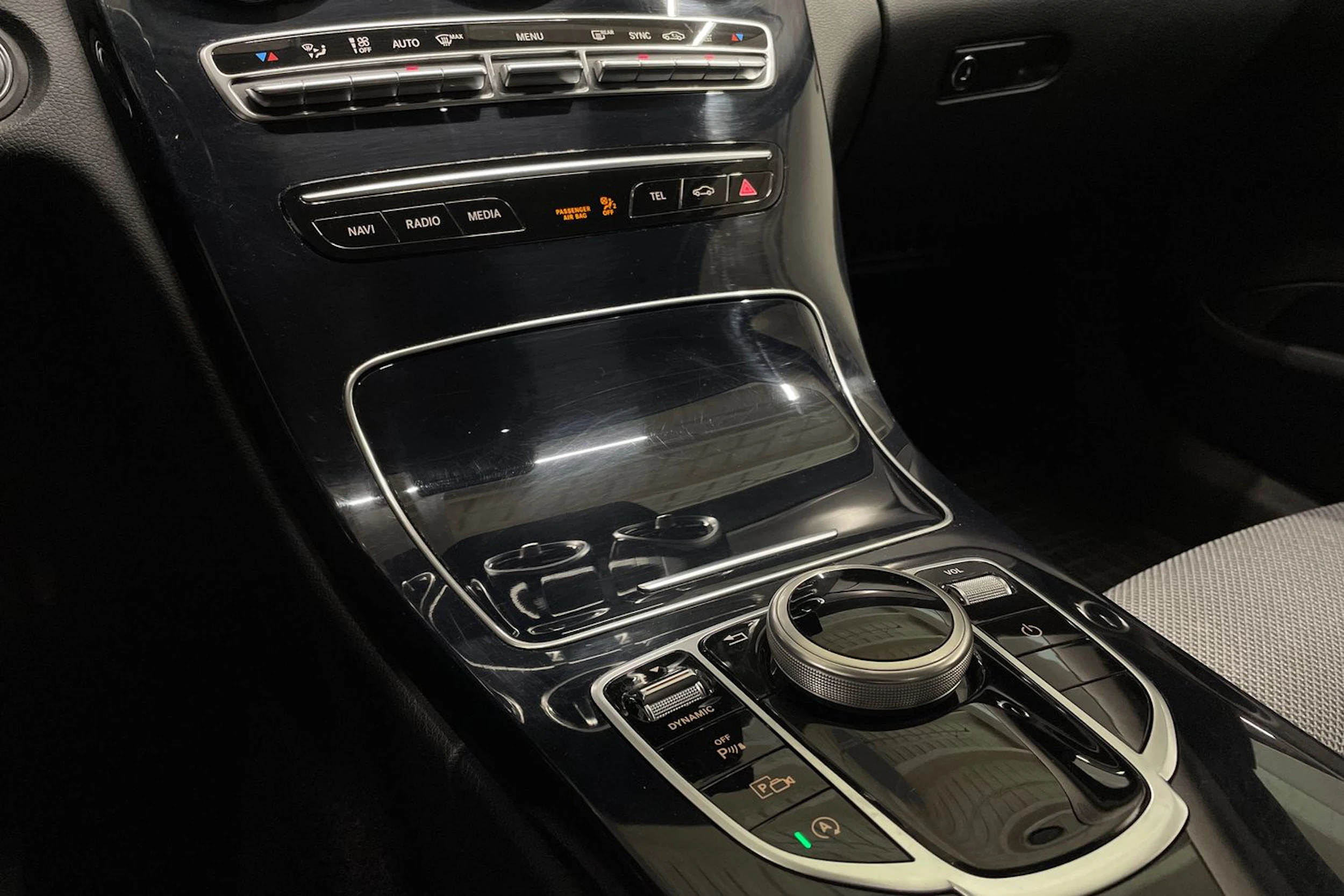 Valkoinen Mercedes-Benz C 2019 kuva 20.