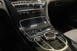 Valkoinen Mercedes-Benz C 2019 kuva 20.
