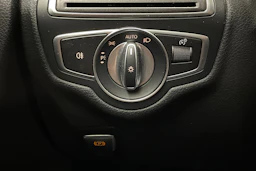 Valkoinen Mercedes-Benz C 2019 kuva 21.