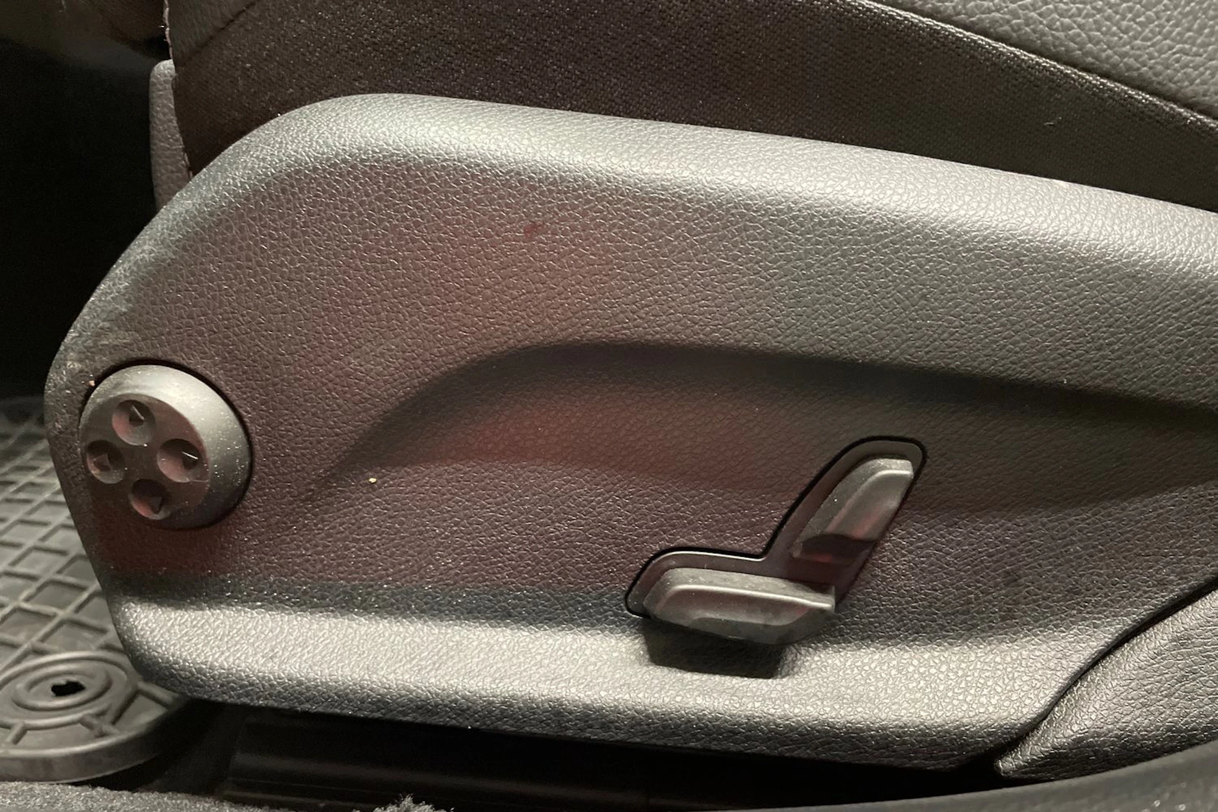 Valkoinen Mercedes-Benz C 2019 kuva 26.