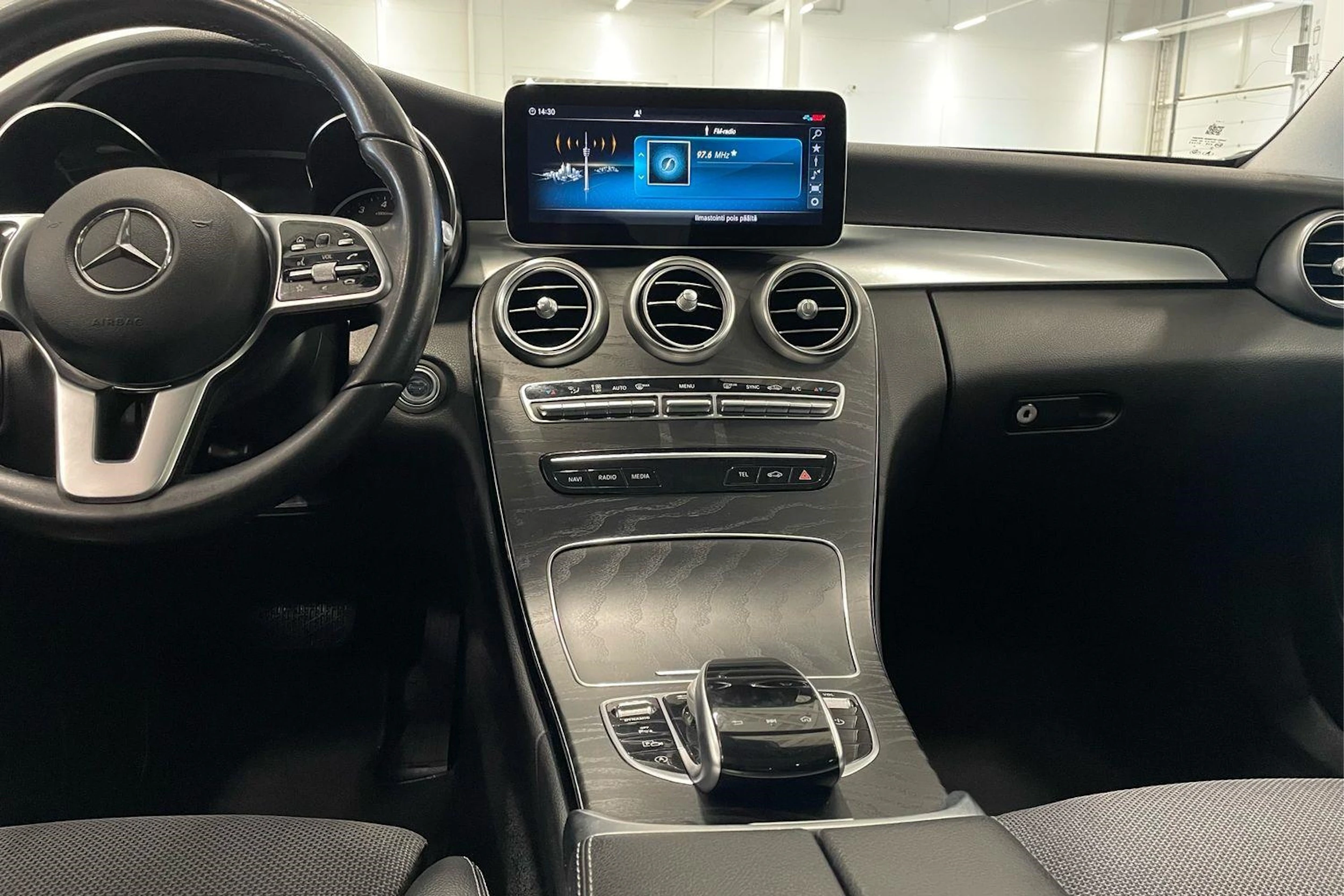harmaa Mercedes-Benz C 2019 kuva 22.