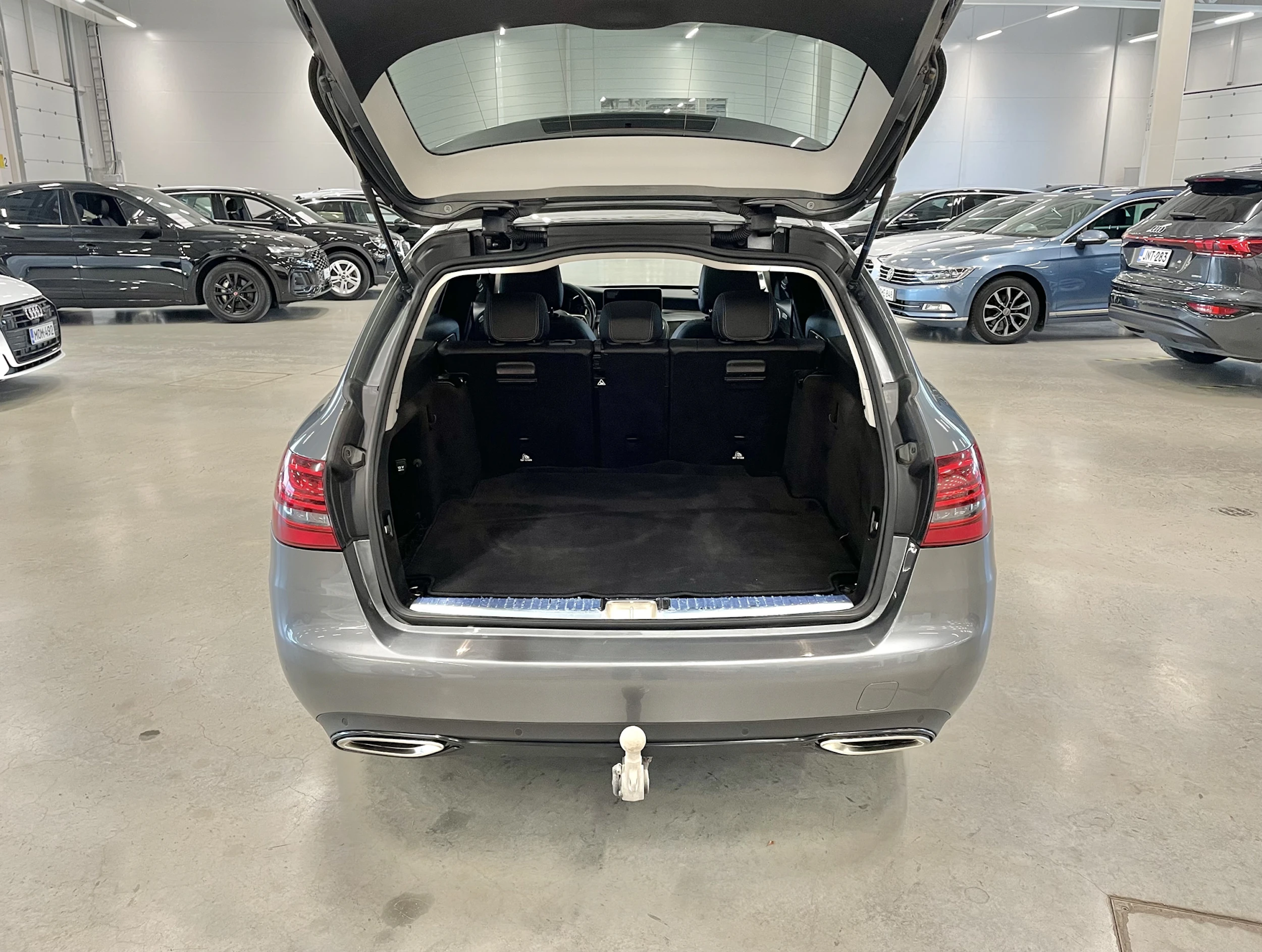 harmaa Mercedes-Benz C 2019 kuva 33.