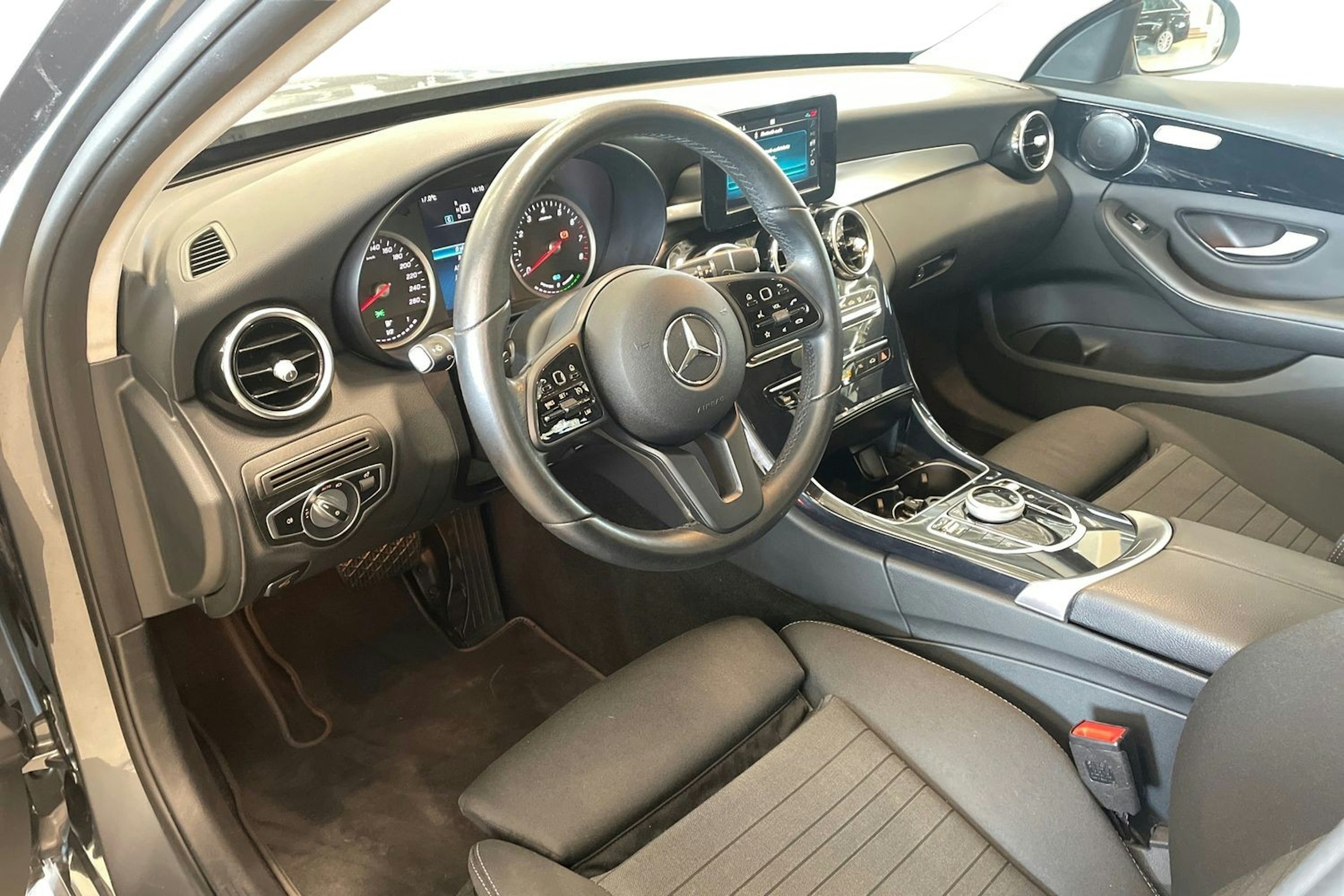 harmaa Mercedes-Benz C 2019 kuva 7.