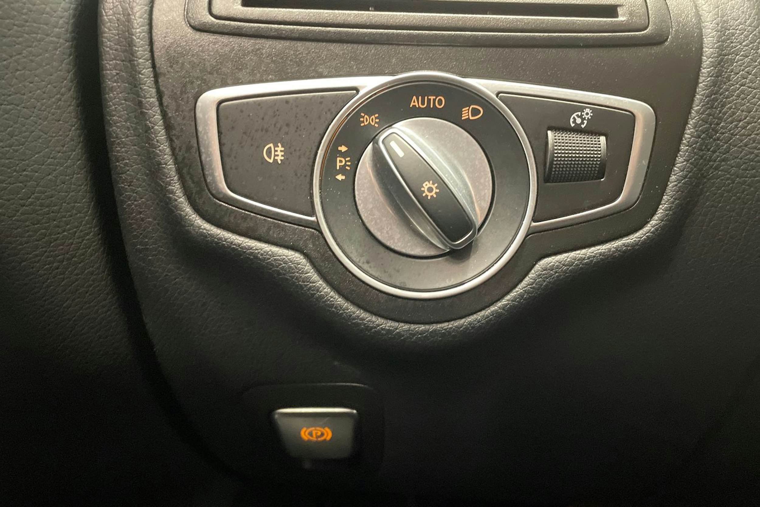 harmaa Mercedes-Benz C 2019 kuva 19.