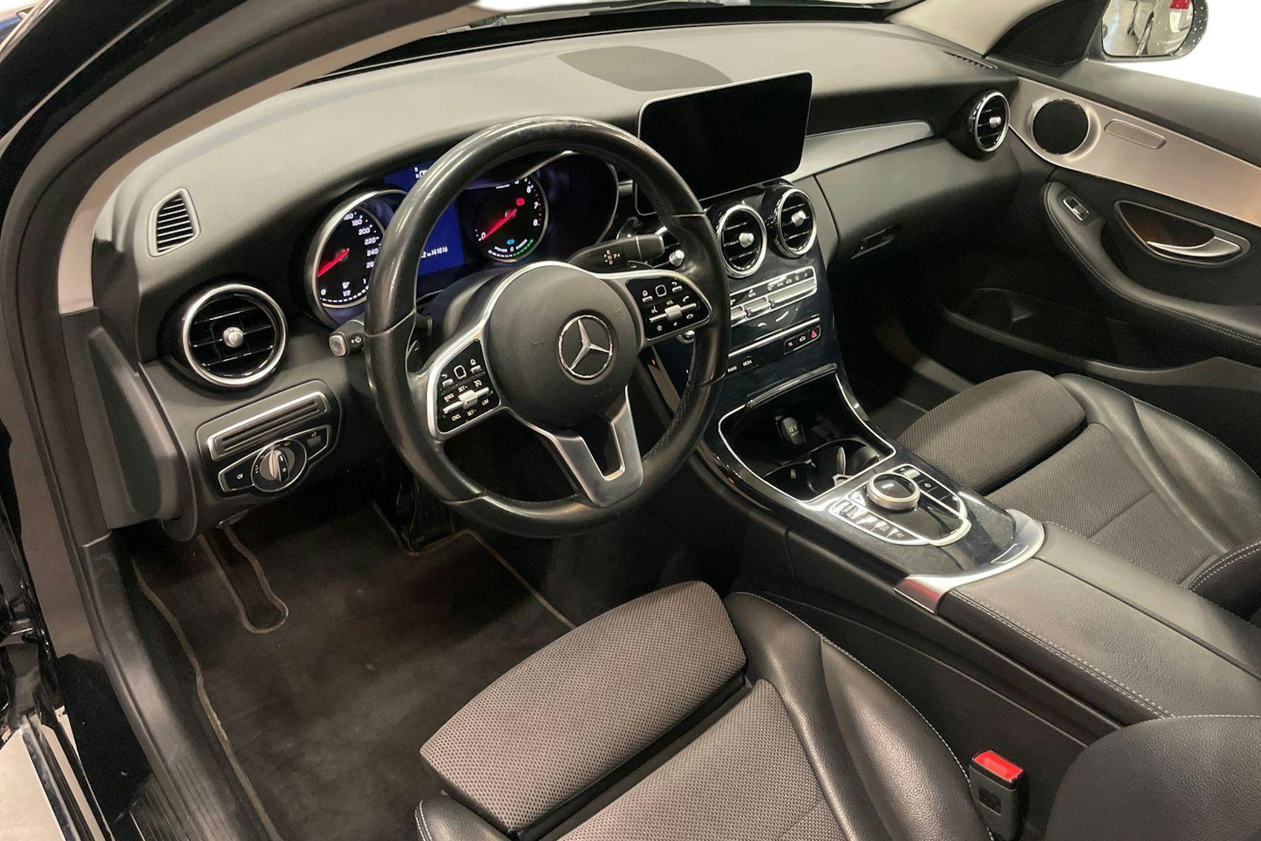 Musta Mercedes-Benz C 2019 kuva 7.