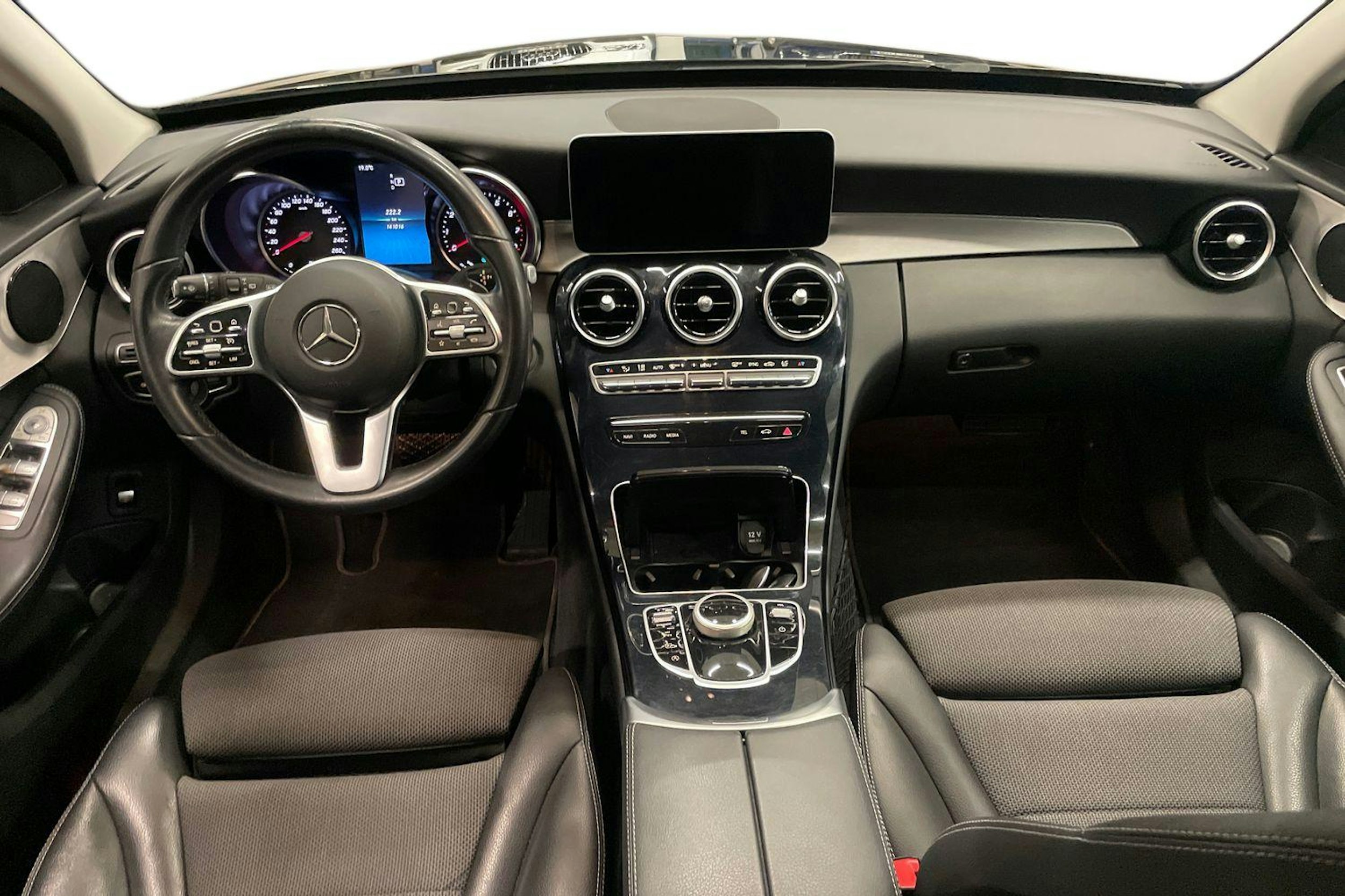 Musta Mercedes-Benz C 2019 kuva 9.