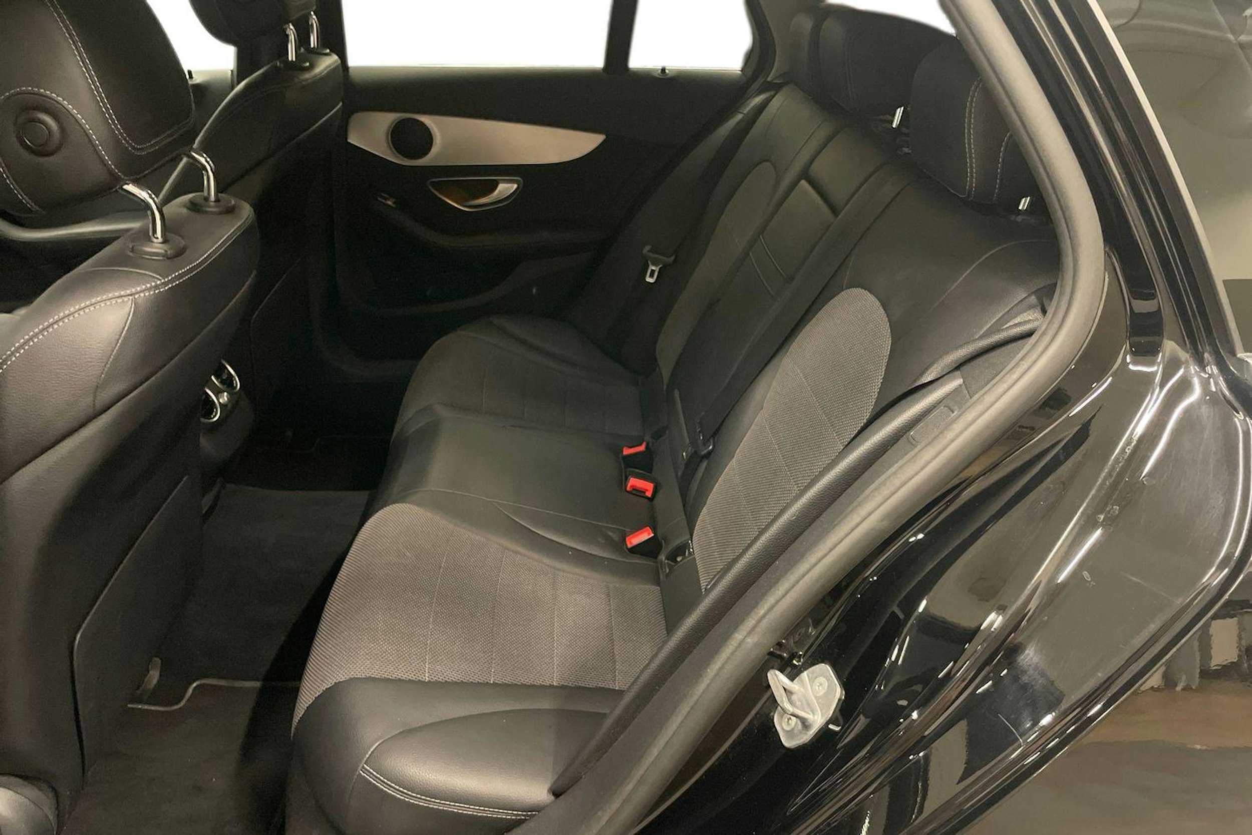 Musta Mercedes-Benz C 2019 kuva 10.
