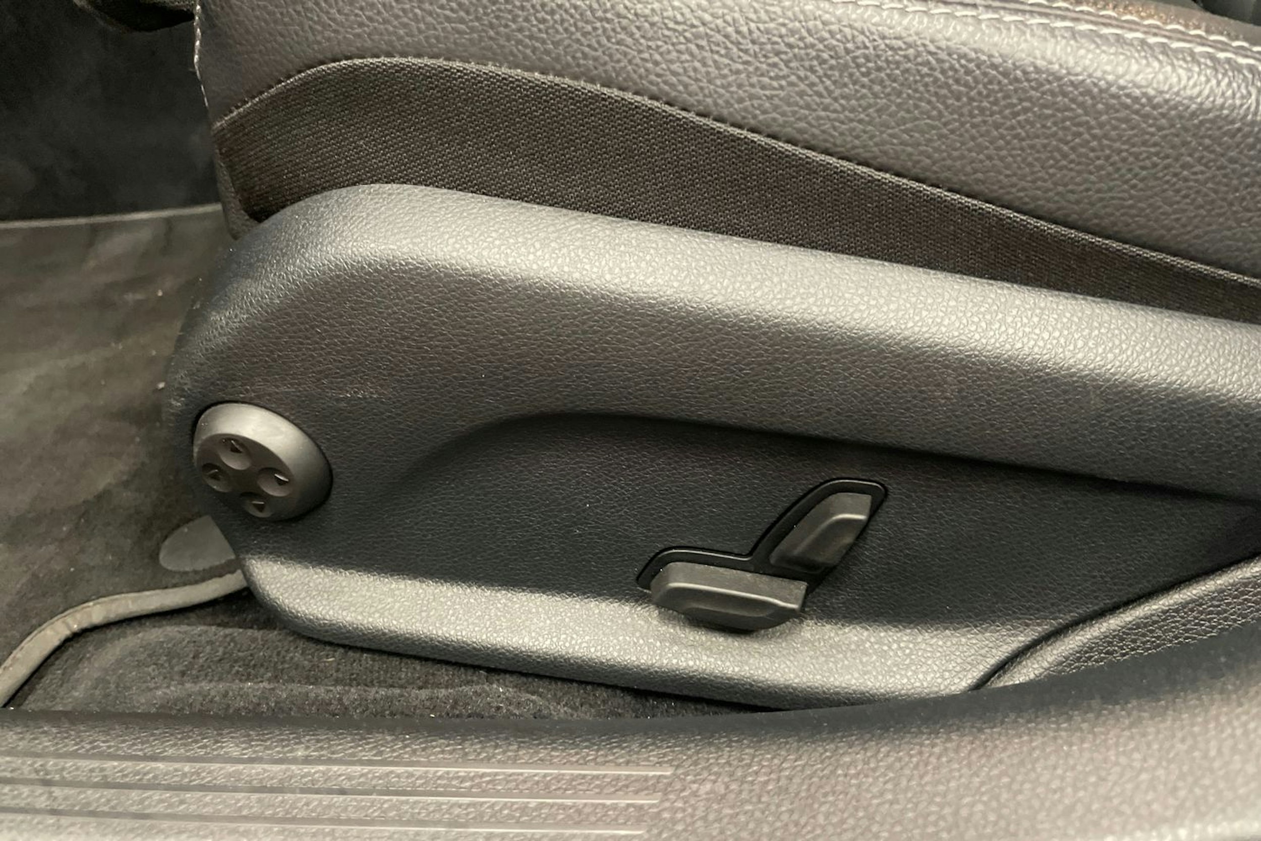 Musta Mercedes-Benz C 2019 kuva 23.