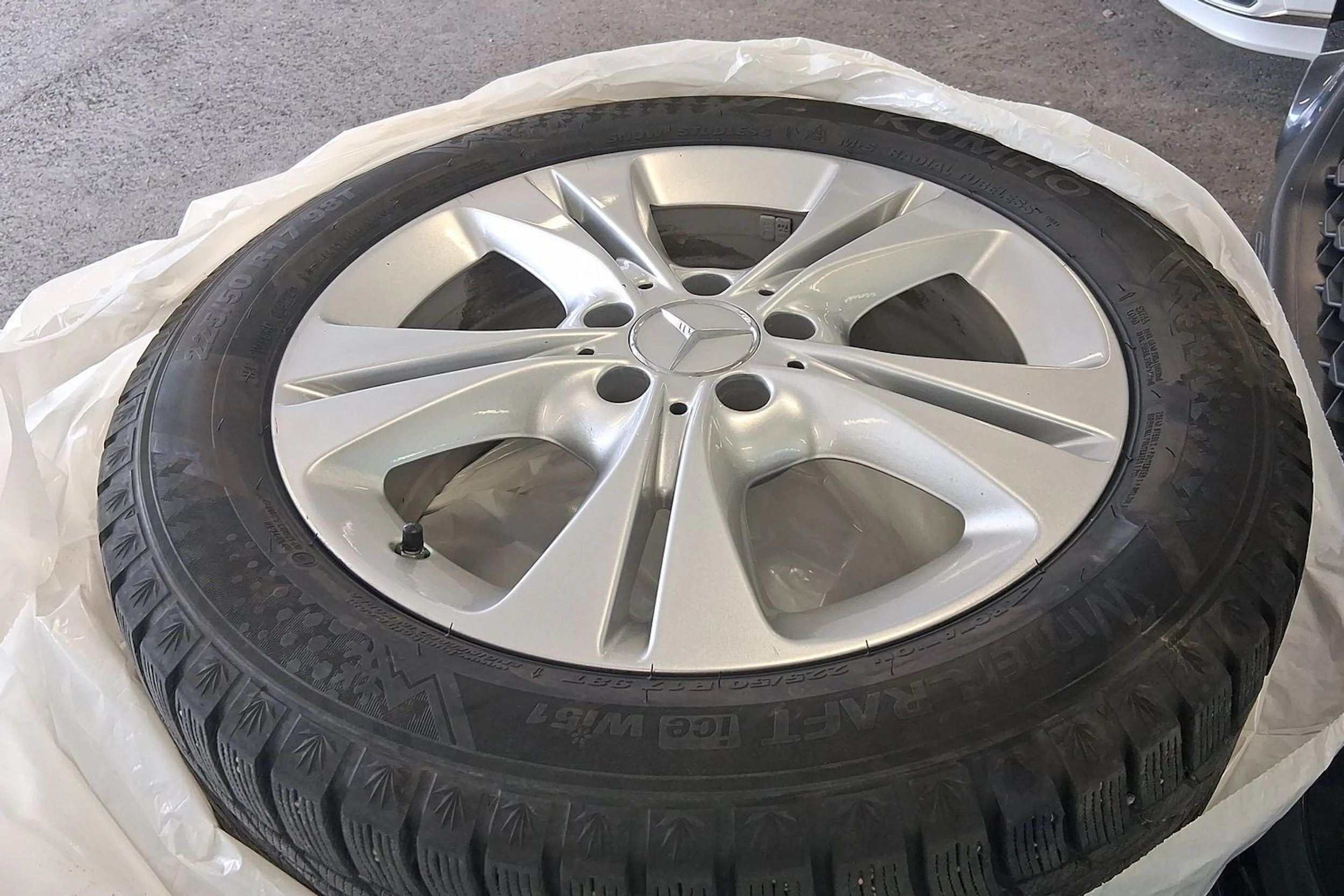 harmaa Mercedes-Benz C 2019 kuva 13.