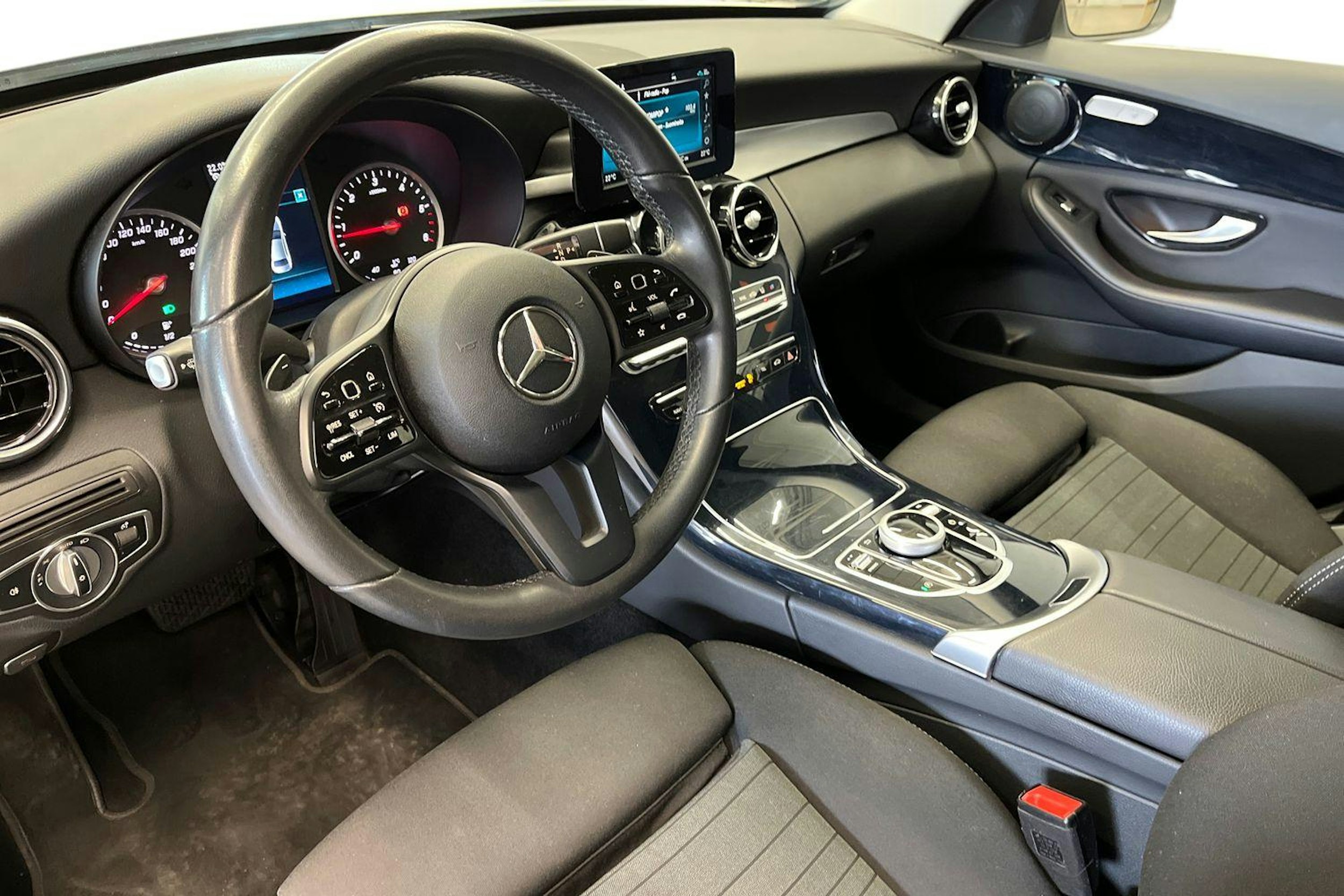 valkoinen Mercedes-Benz C 2019 kuva 7.