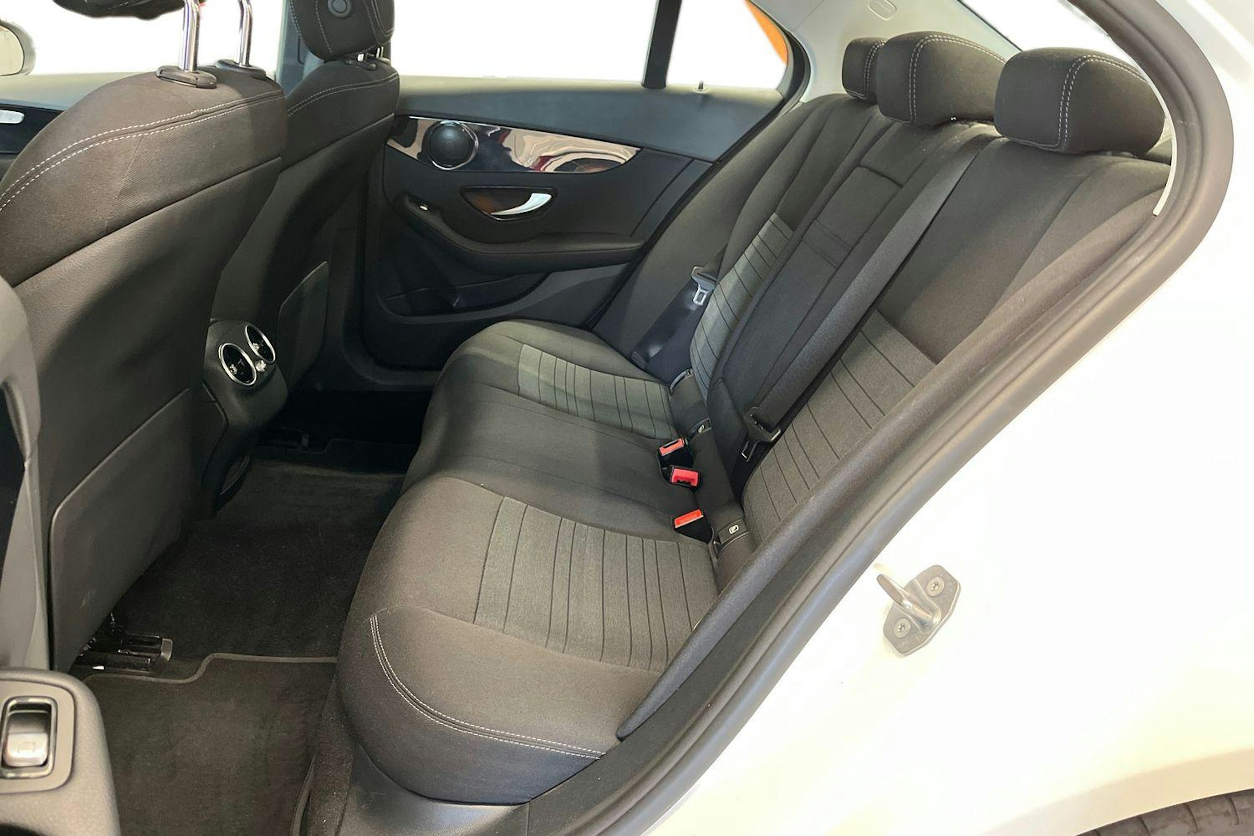 valkoinen Mercedes-Benz C 2019 kuva 10.