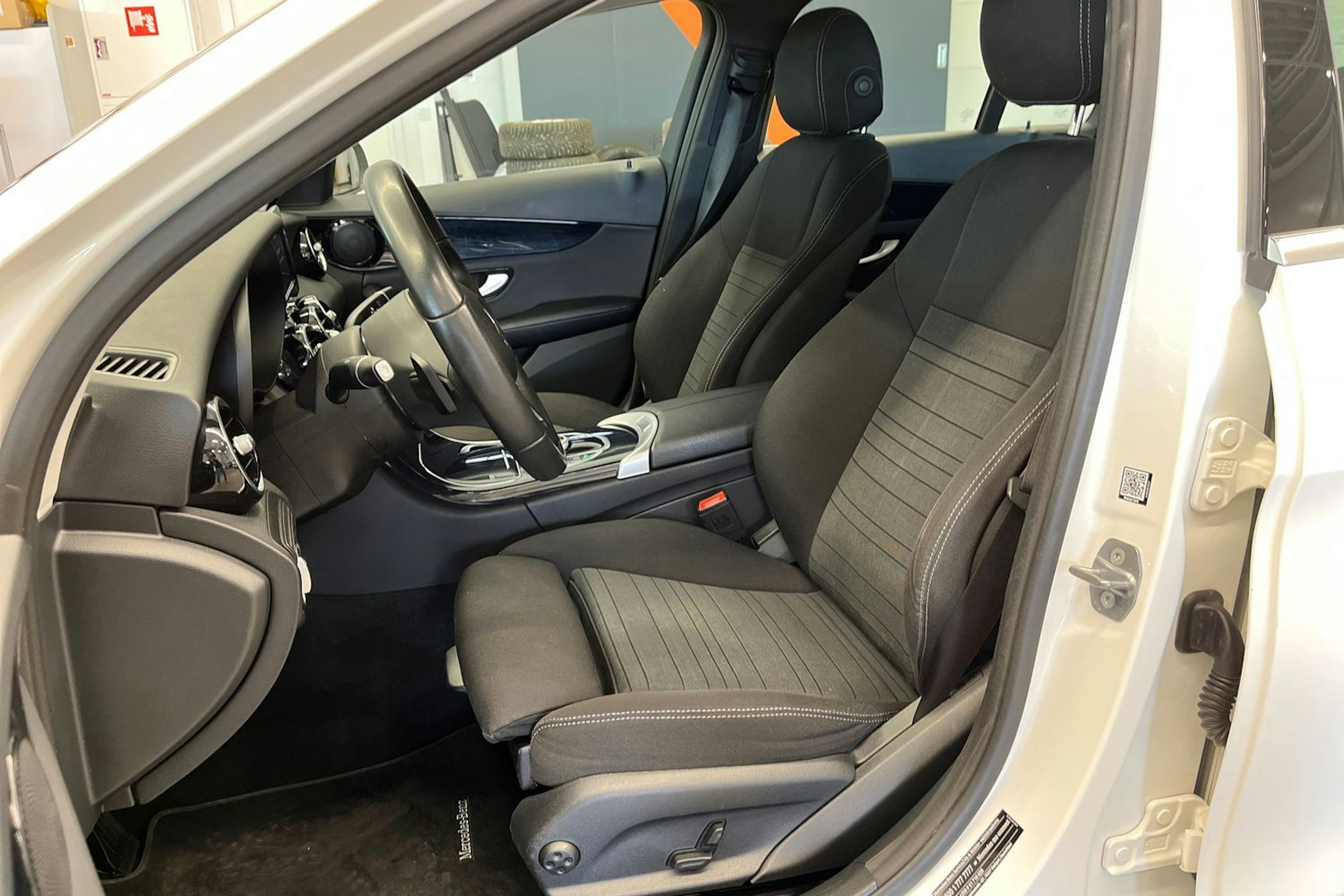 valkoinen Mercedes-Benz C 2019 kuva 14.