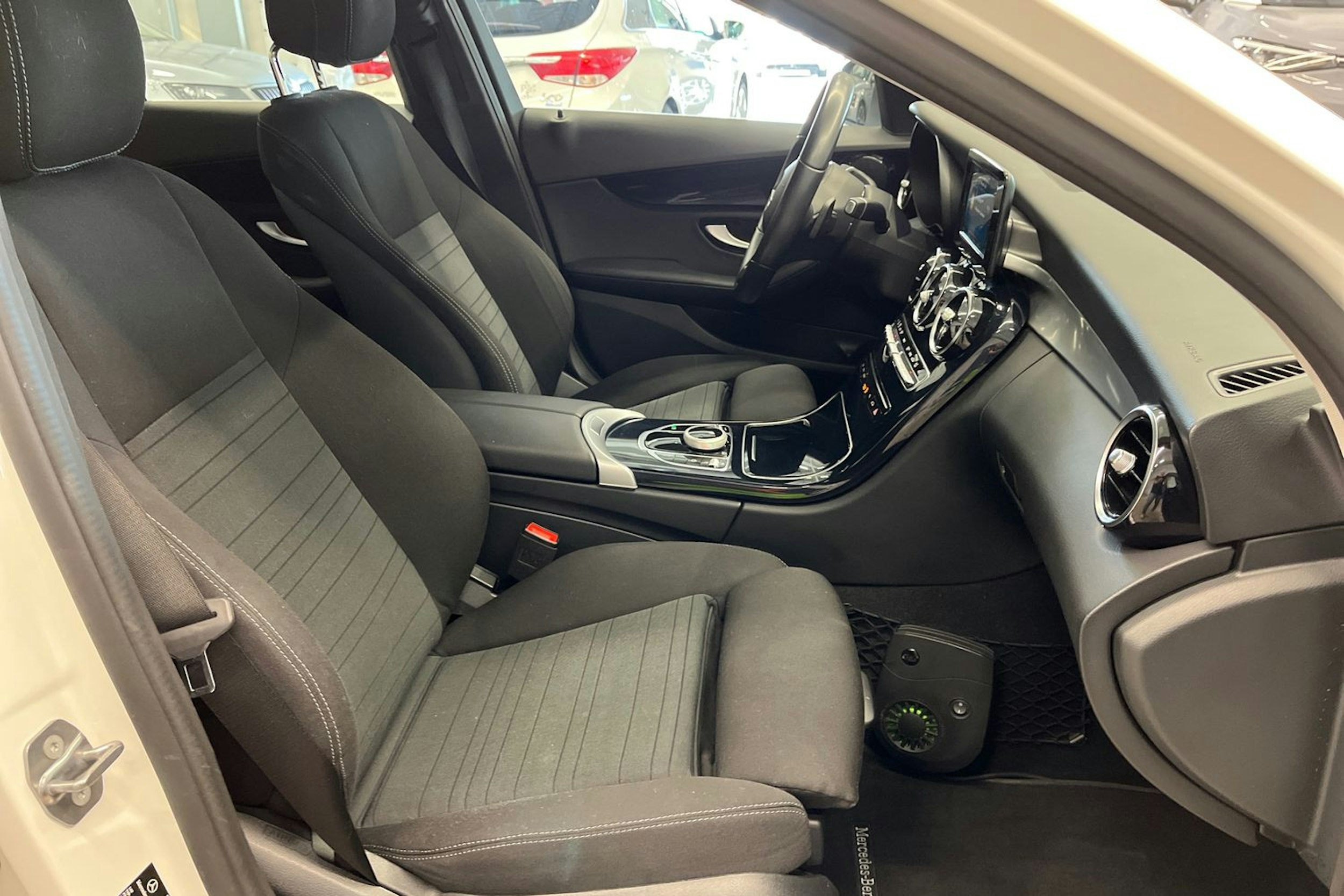 valkoinen Mercedes-Benz C 2019 kuva 16.