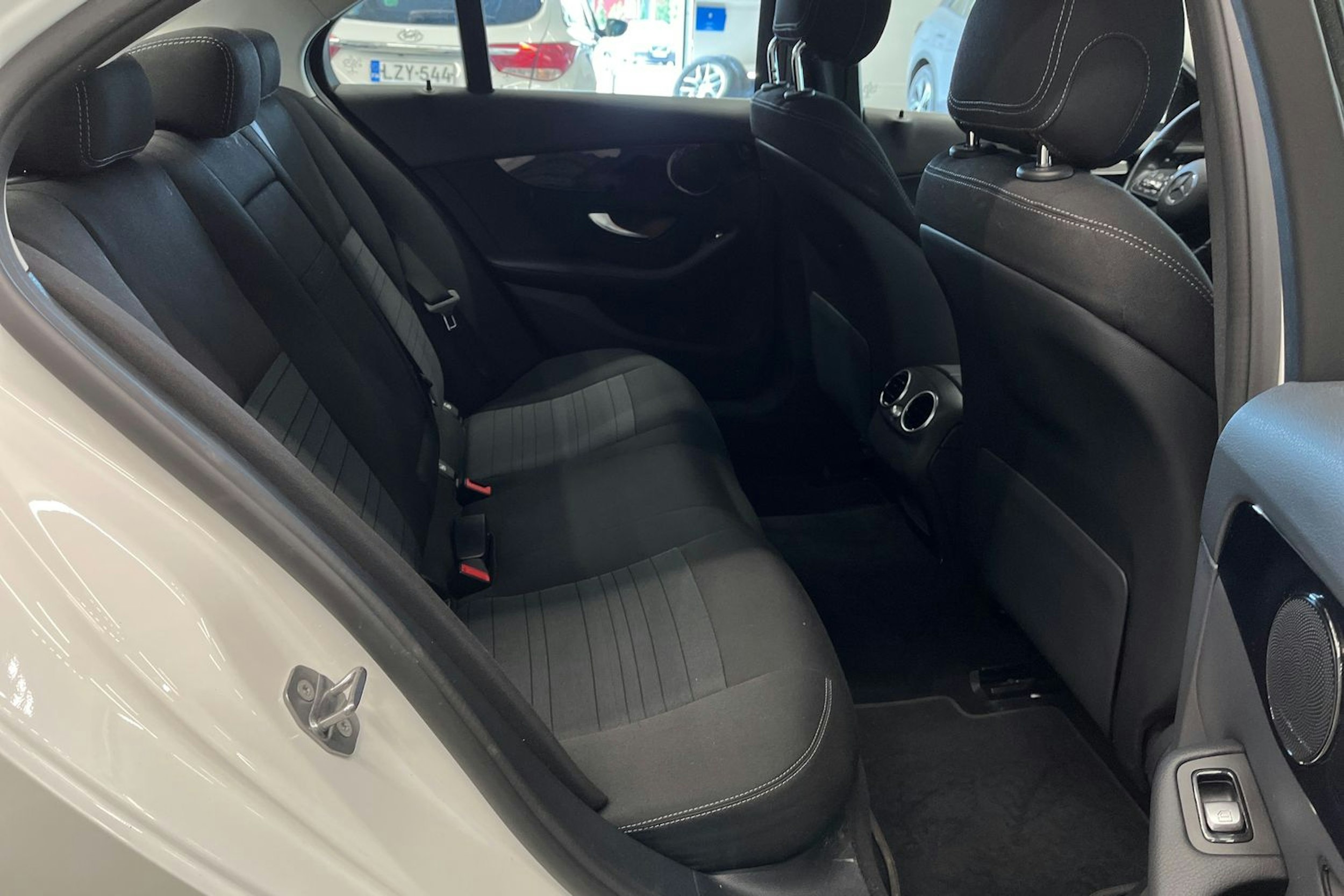 valkoinen Mercedes-Benz C 2019 kuva 18.