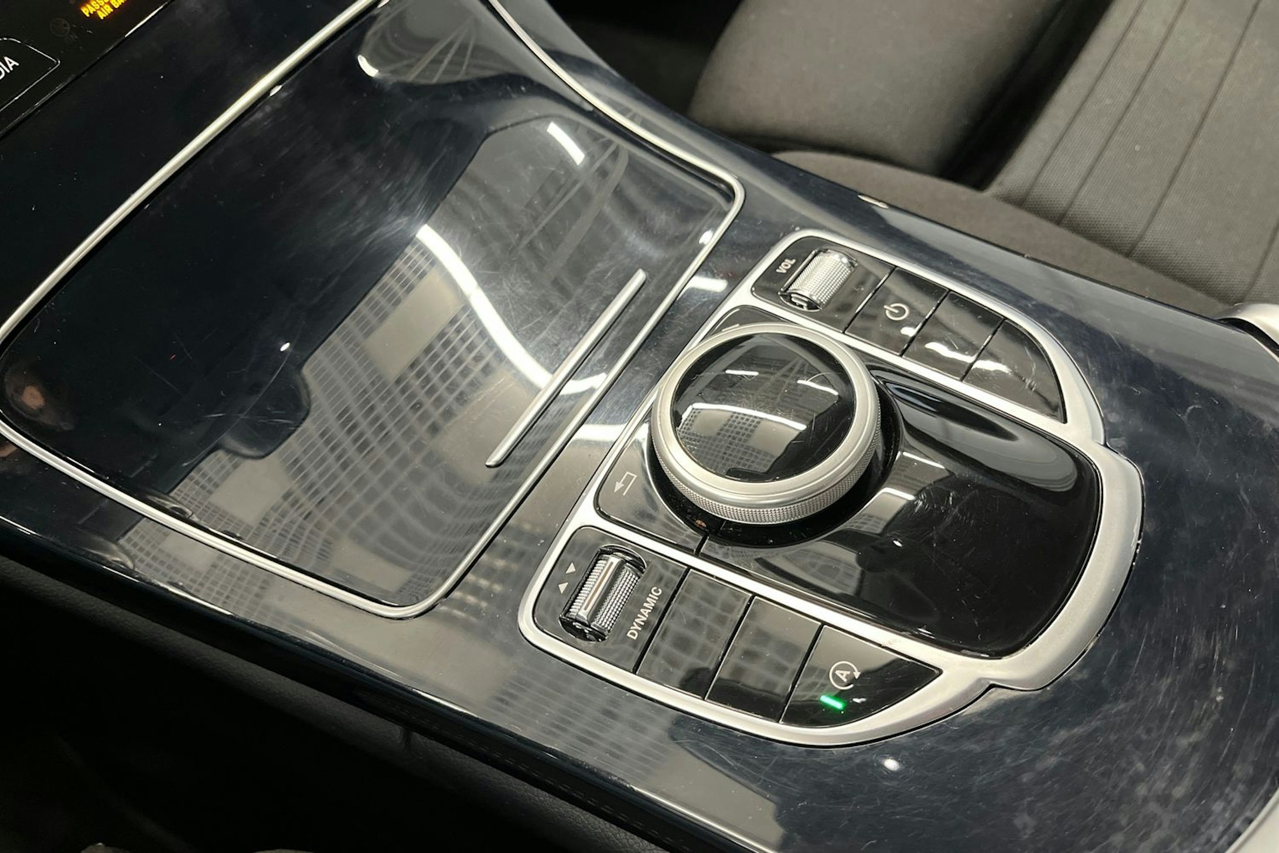valkoinen Mercedes-Benz C 2019 kuva 21.
