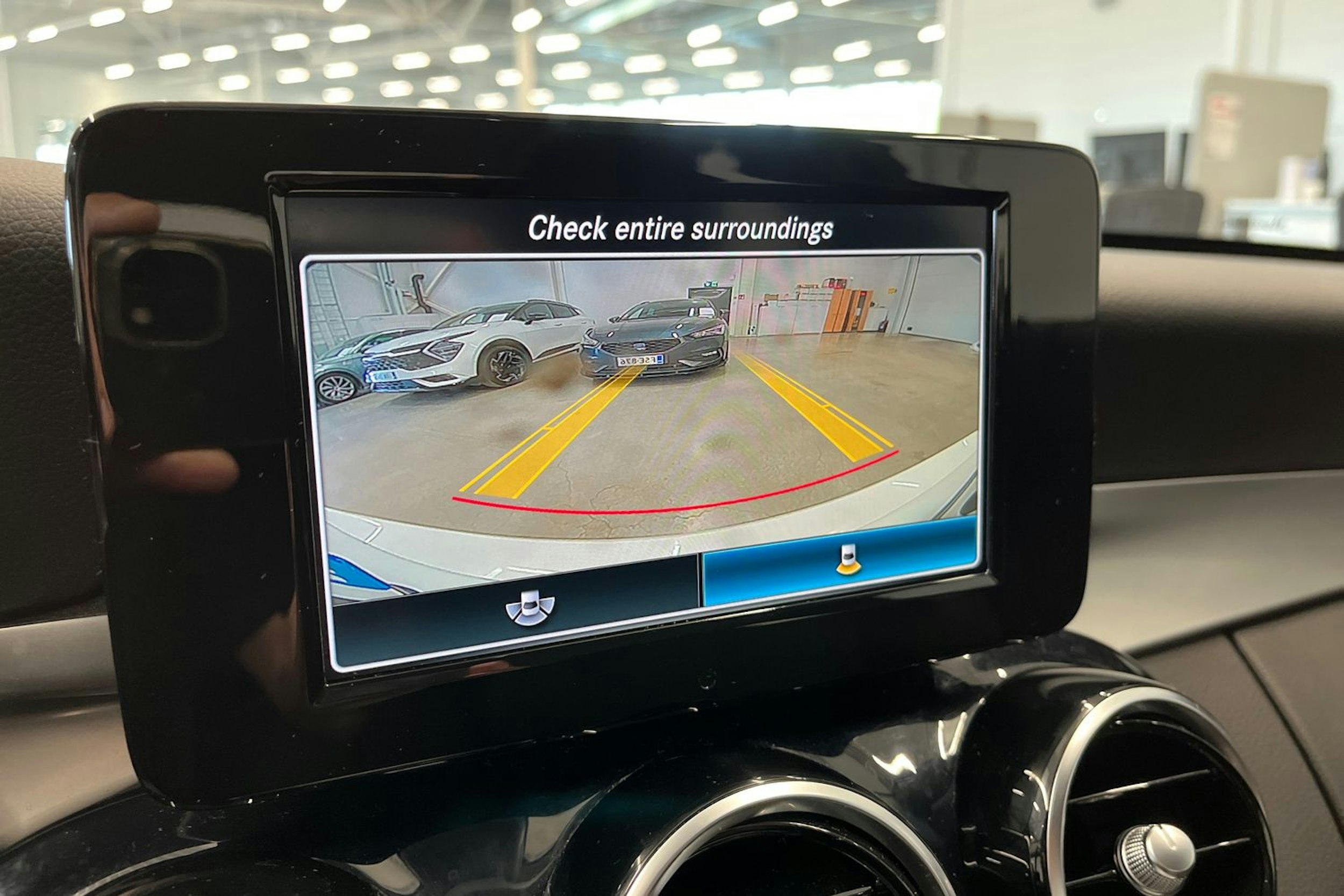 valkoinen Mercedes-Benz C 2019 kuva 27.