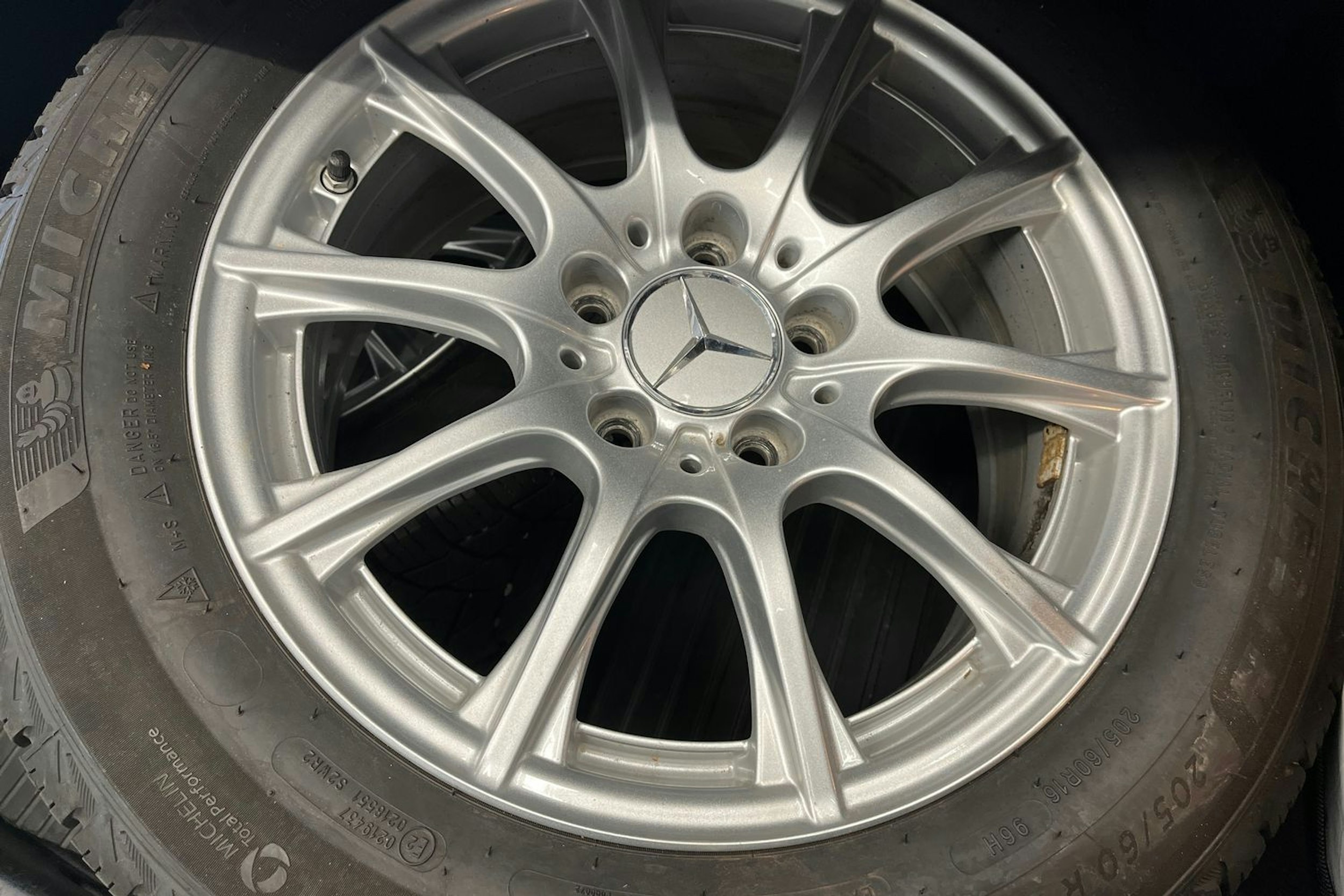 valkoinen Mercedes-Benz C 2019 kuva 35.