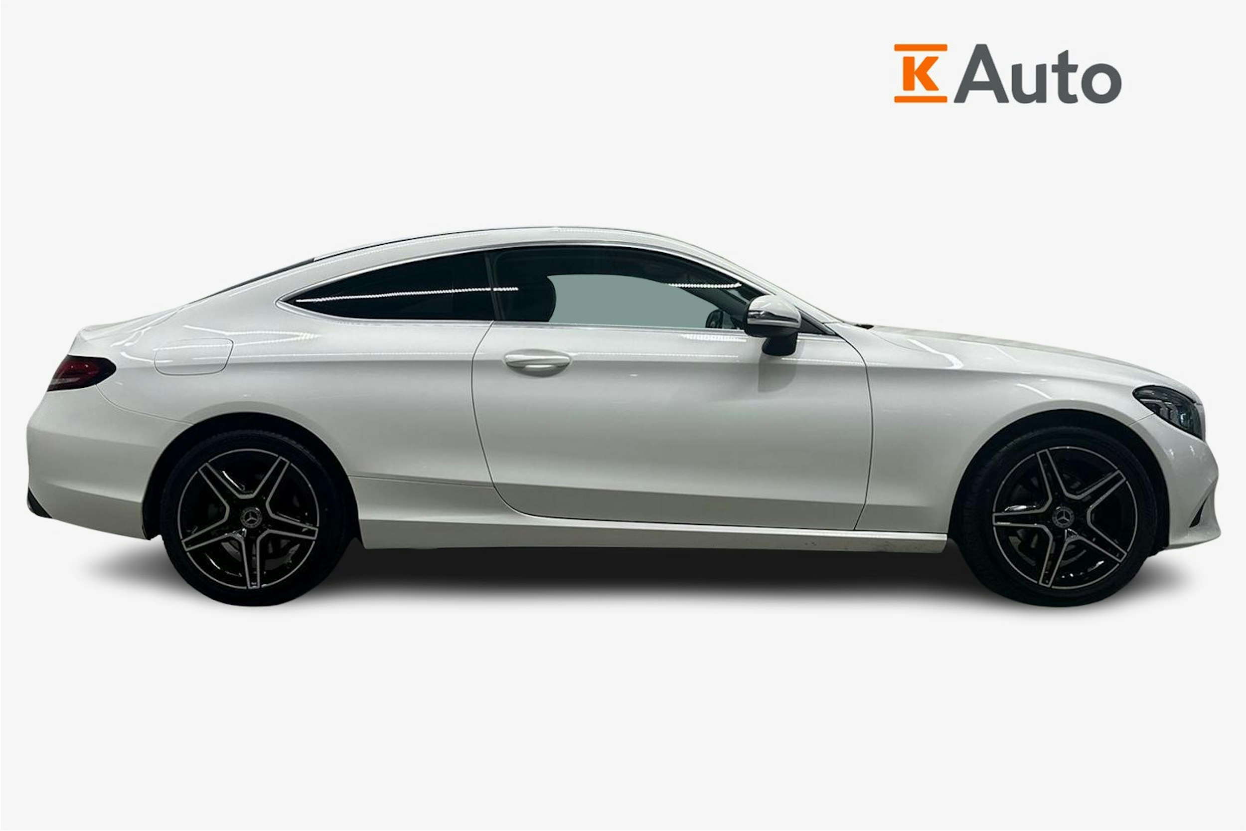 Valkoinen Mercedes-Benz C 2019 kuva 6.