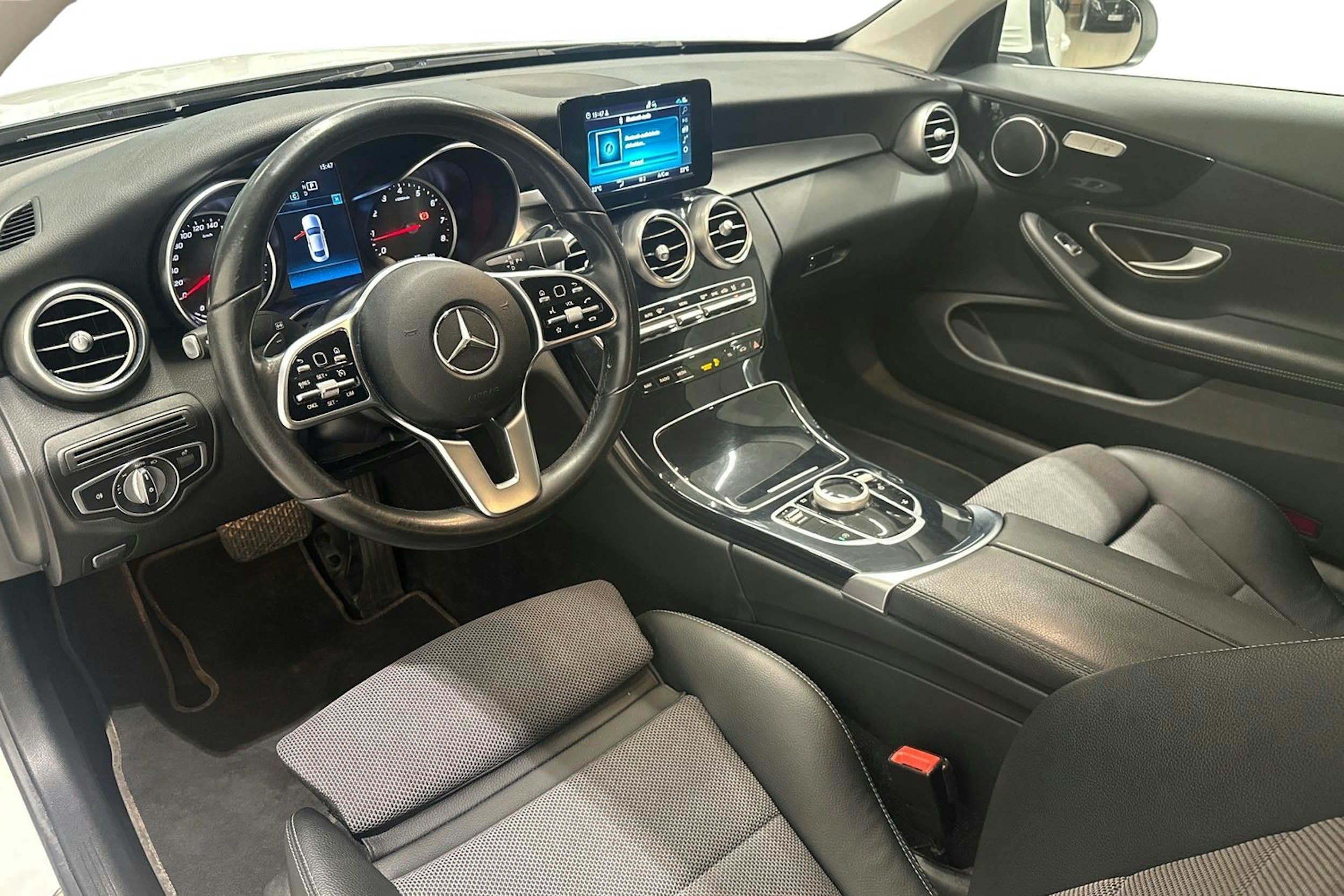 Valkoinen Mercedes-Benz C 2019 kuva 7.