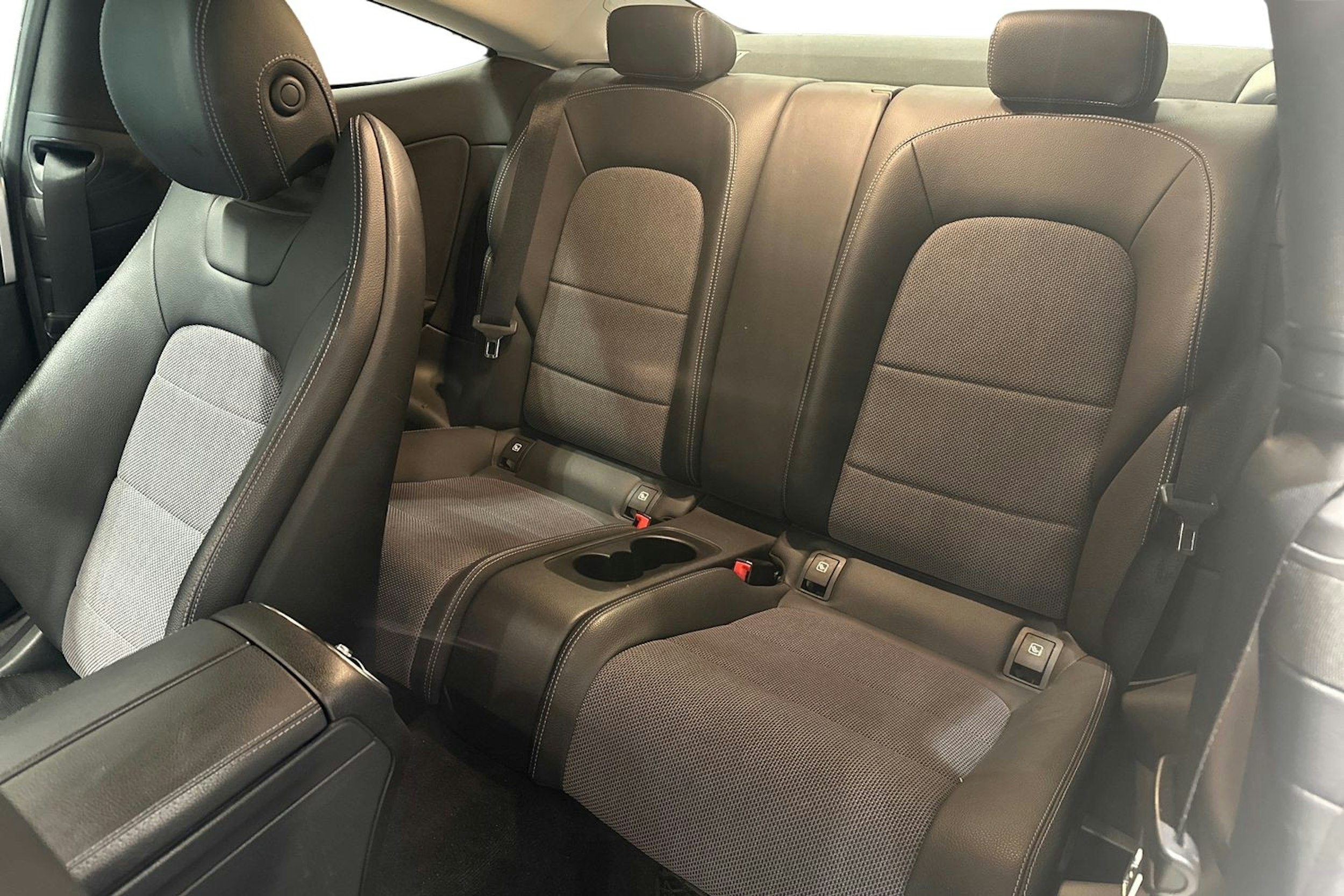 Valkoinen Mercedes-Benz C 2019 kuva 10.