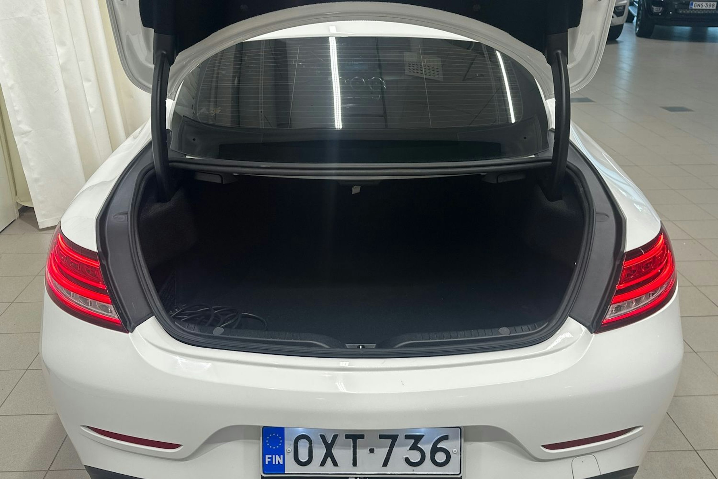Valkoinen Mercedes-Benz C 2019 kuva 14.