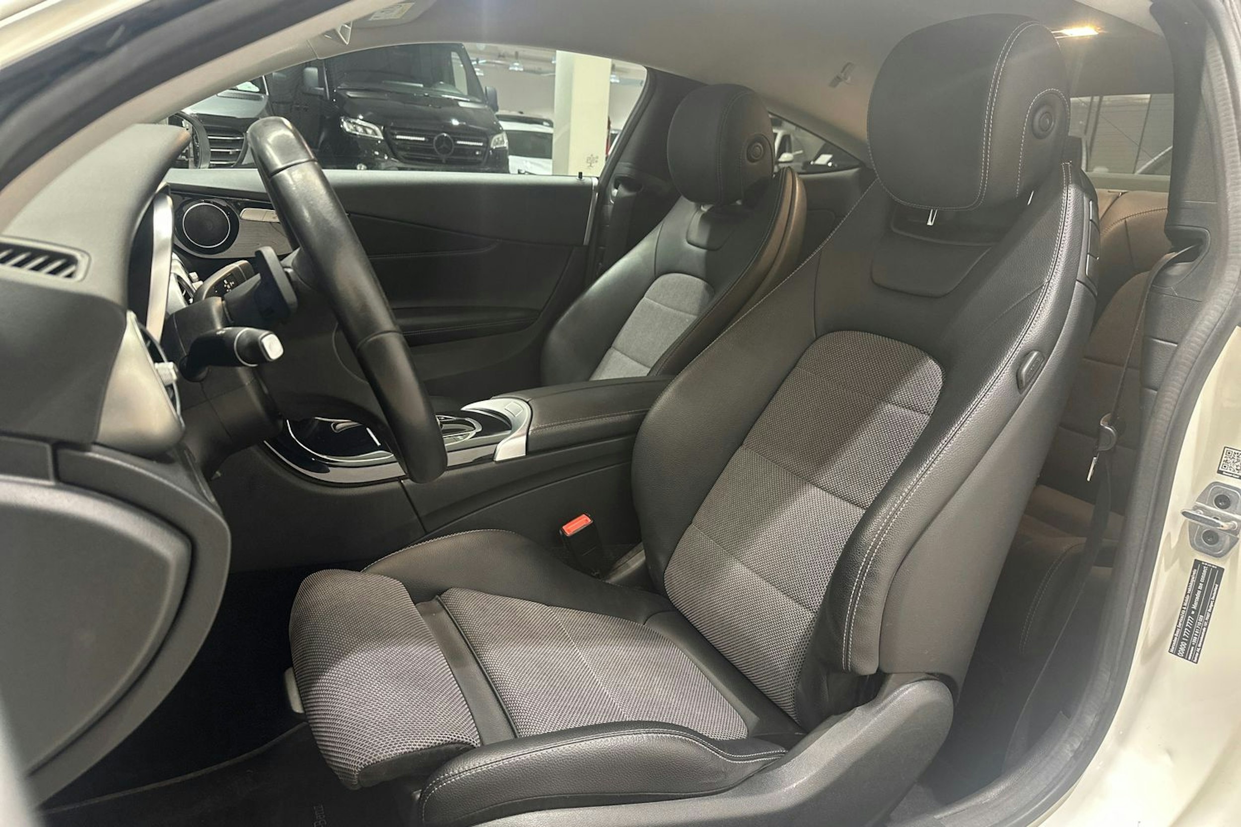 Valkoinen Mercedes-Benz C 2019 kuva 15.