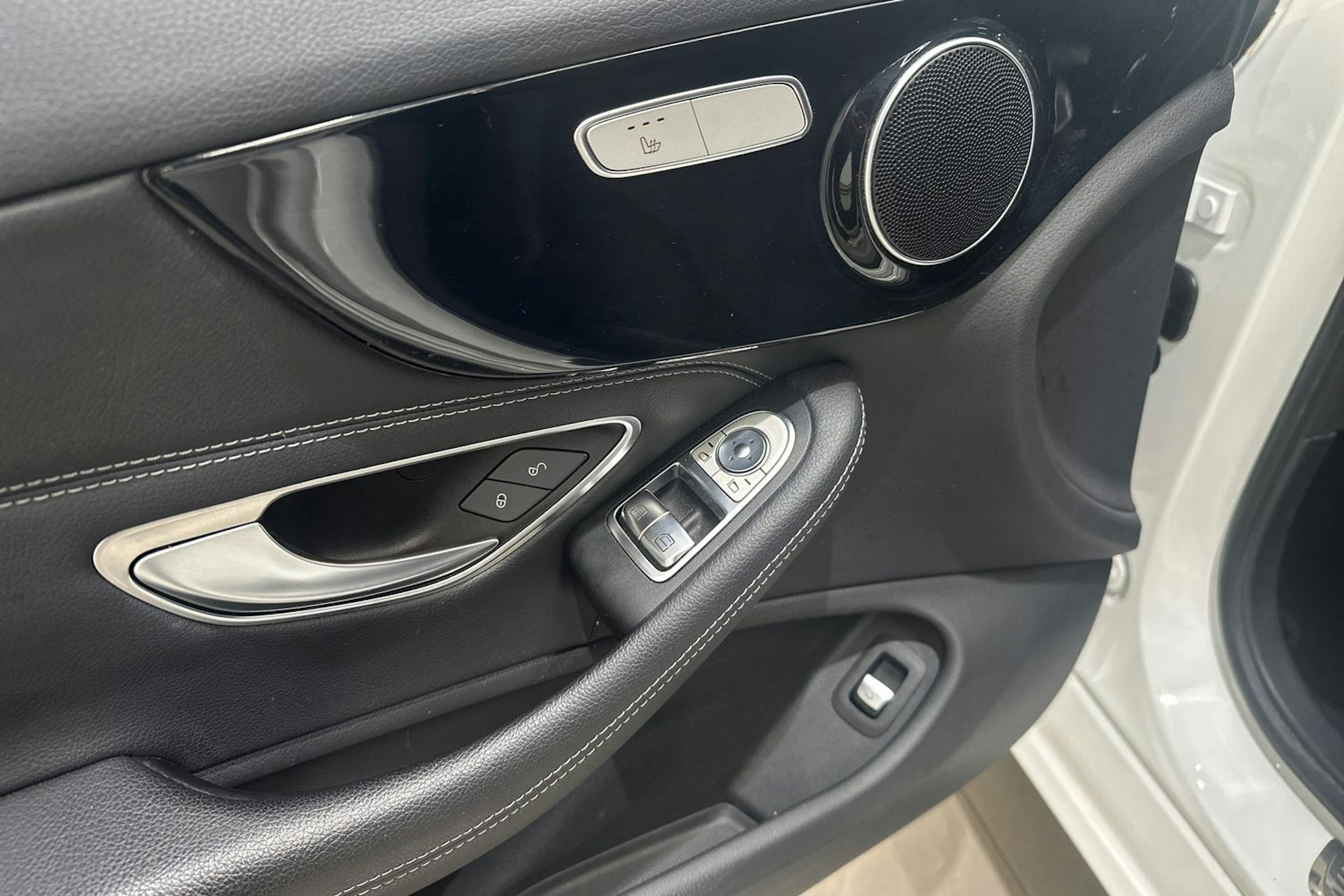 Valkoinen Mercedes-Benz C 2019 kuva 16.