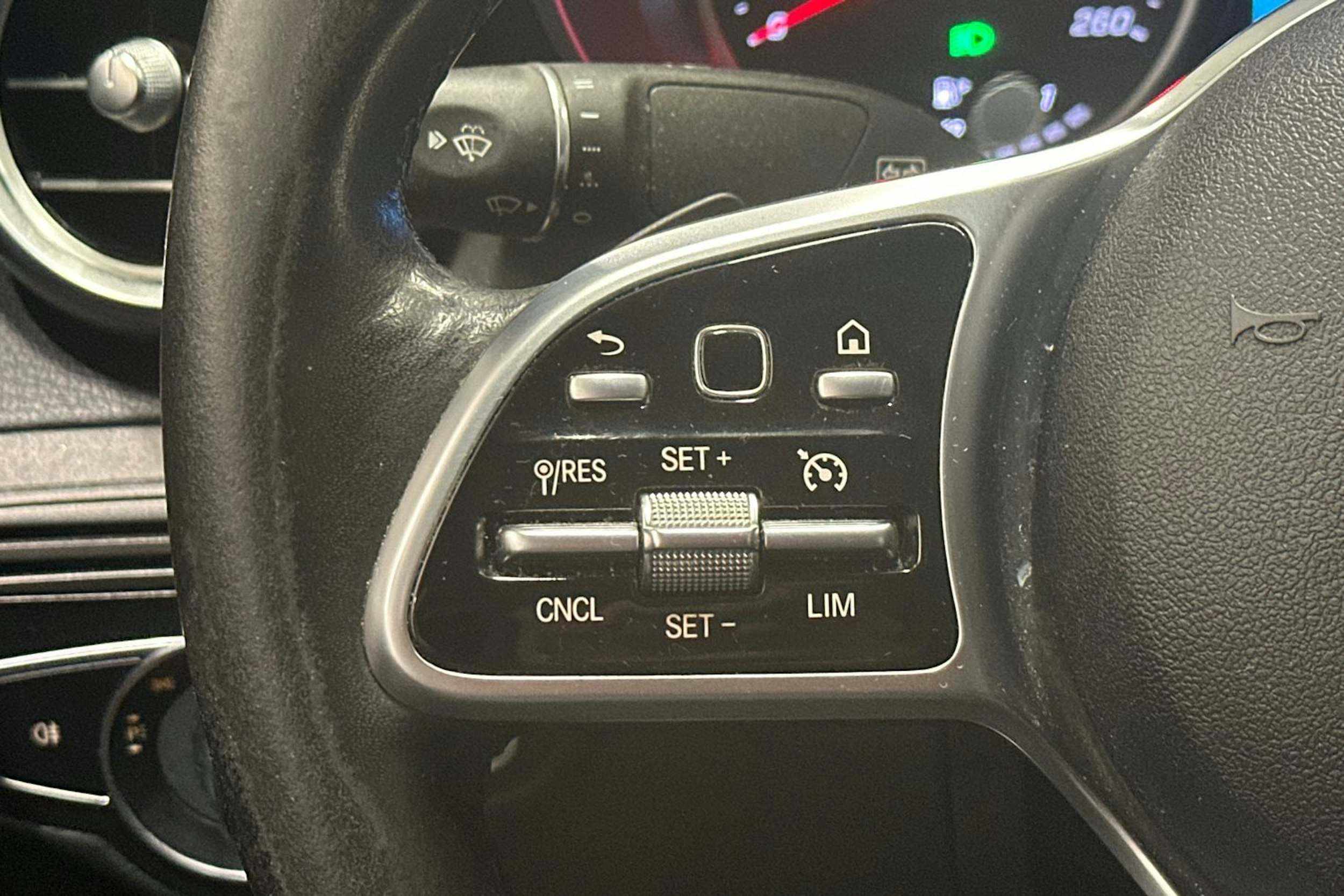 Valkoinen Mercedes-Benz C 2019 kuva 18.