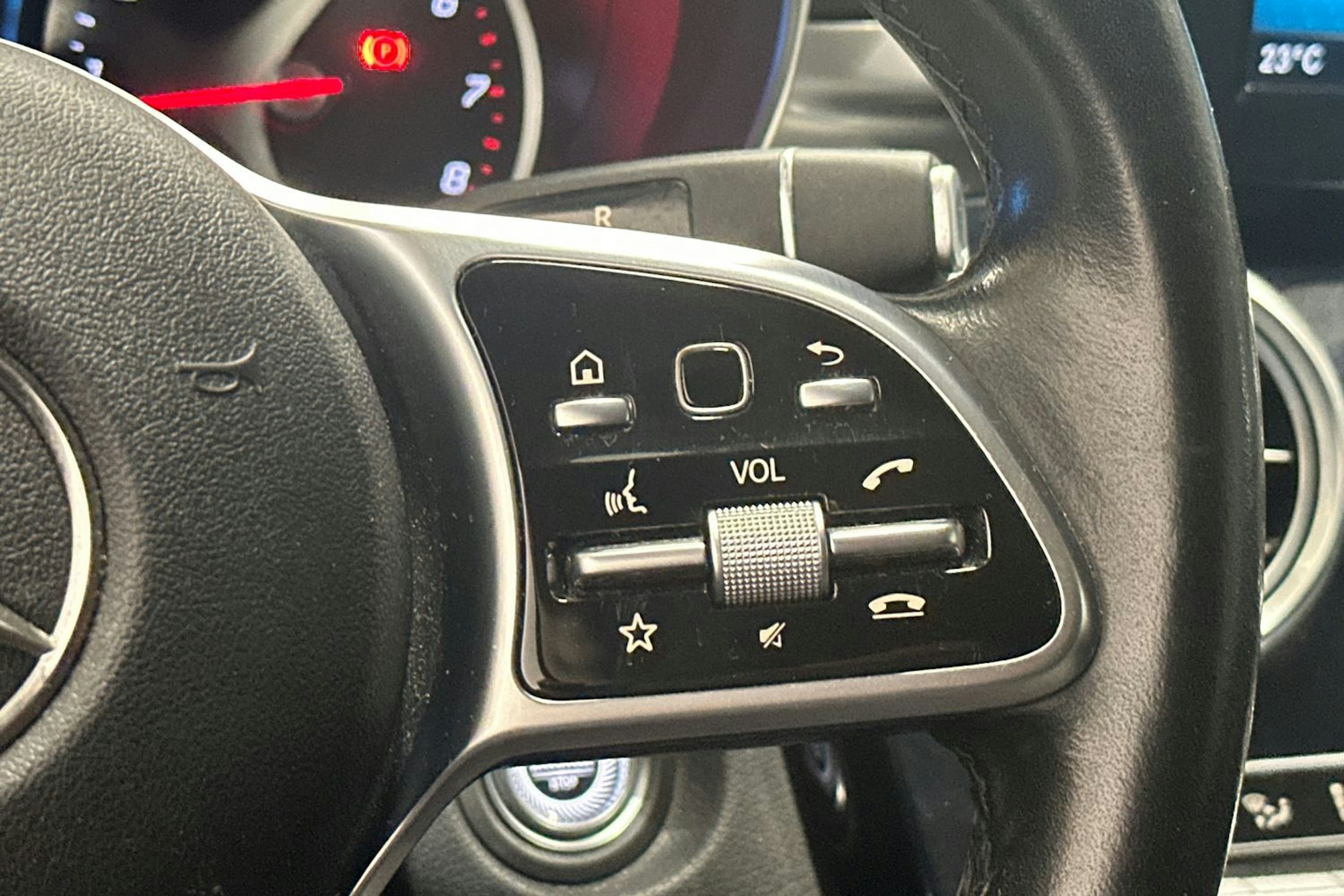 Valkoinen Mercedes-Benz C 2019 kuva 19.