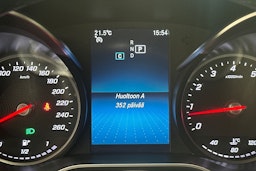 Valkoinen Mercedes-Benz C 2019 kuva 24.