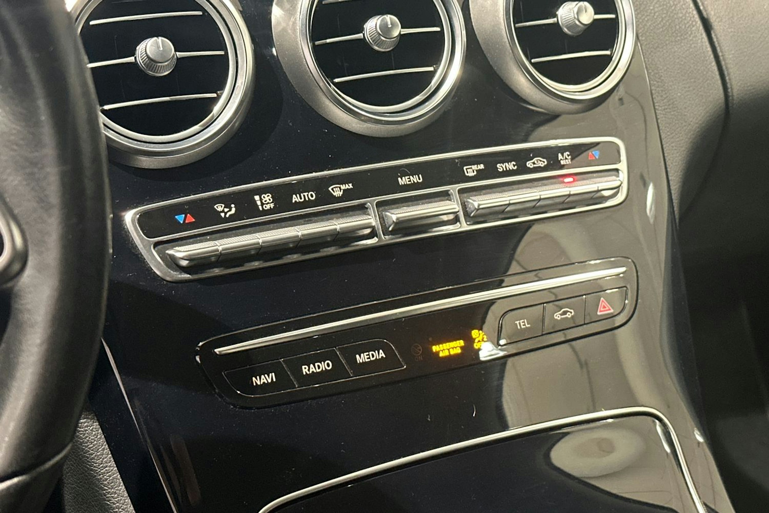 Valkoinen Mercedes-Benz C 2019 kuva 25.