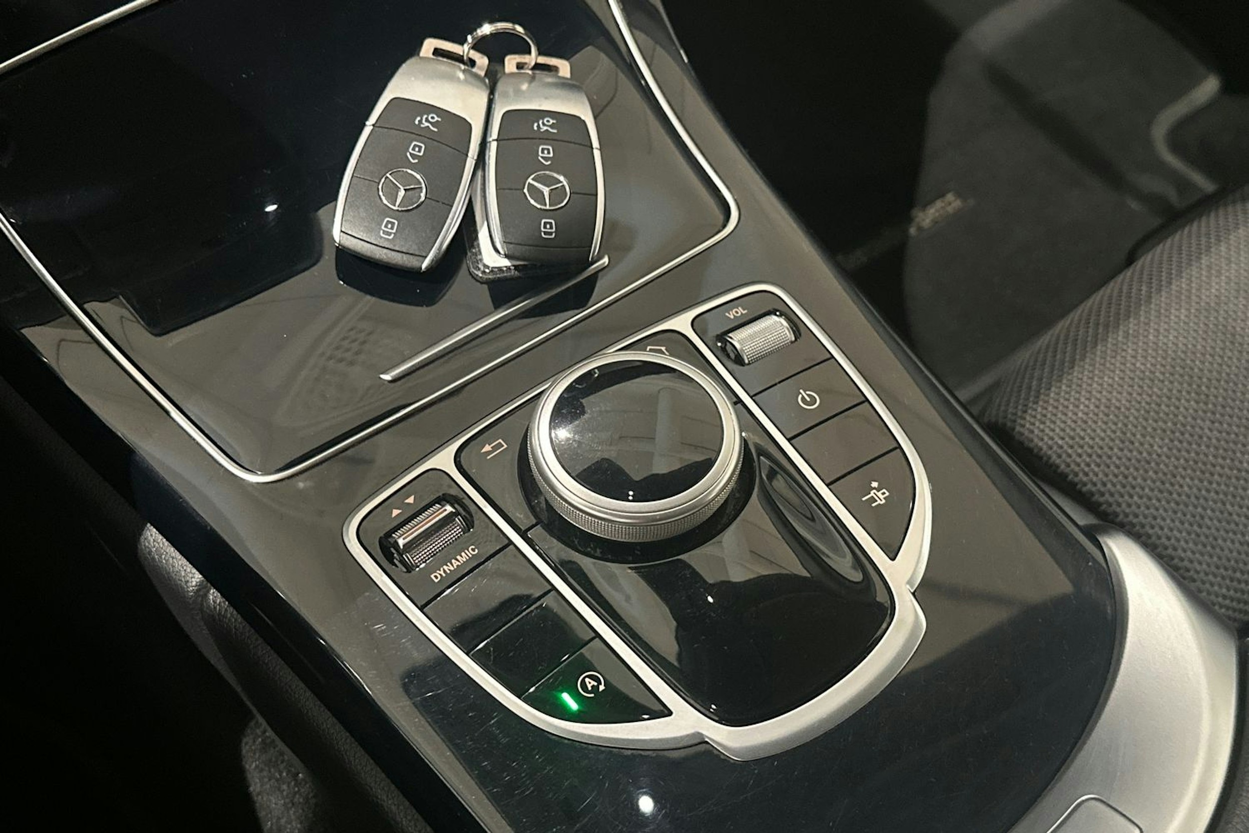 Valkoinen Mercedes-Benz C 2019 kuva 26.