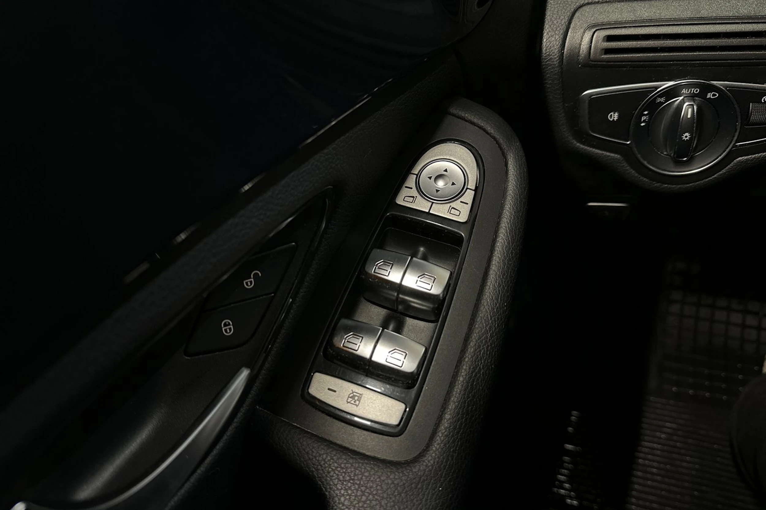 harmaa Mercedes-Benz C 2019 kuva 19.