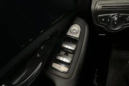 harmaa Mercedes-Benz C 2019 kuva 19.