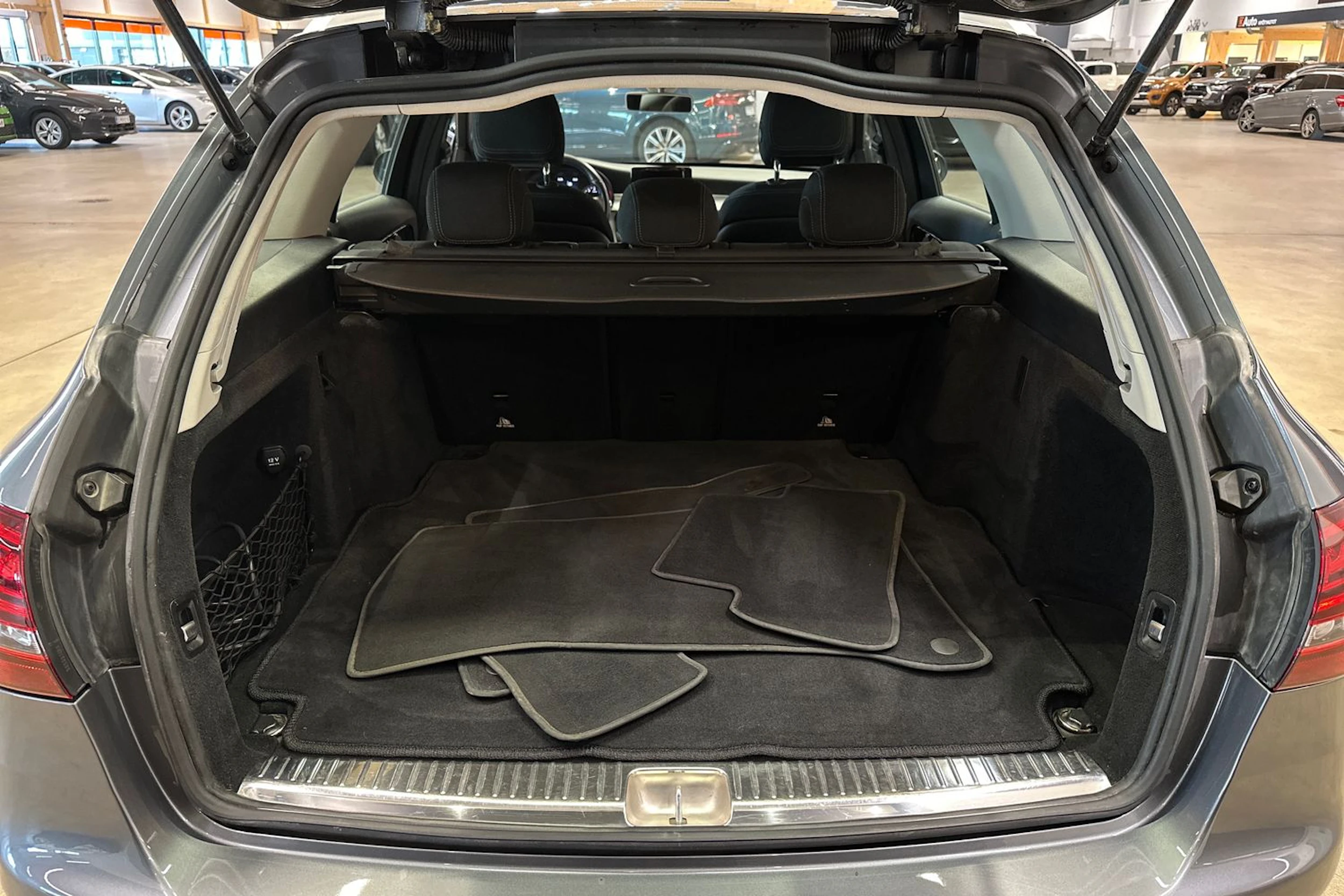 harmaa Mercedes-Benz C 2019 kuva 20.