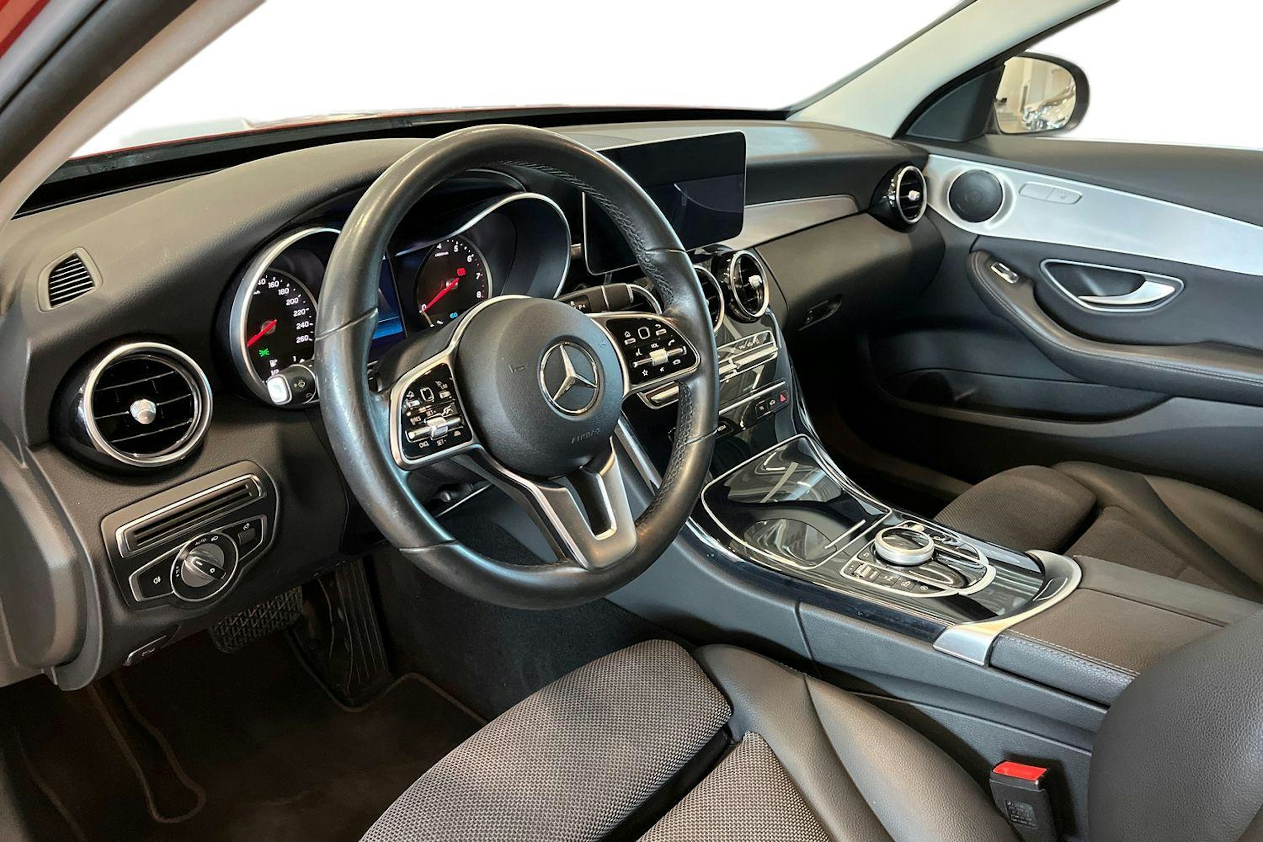 punainen Mercedes-Benz C 2019 kuva 7.