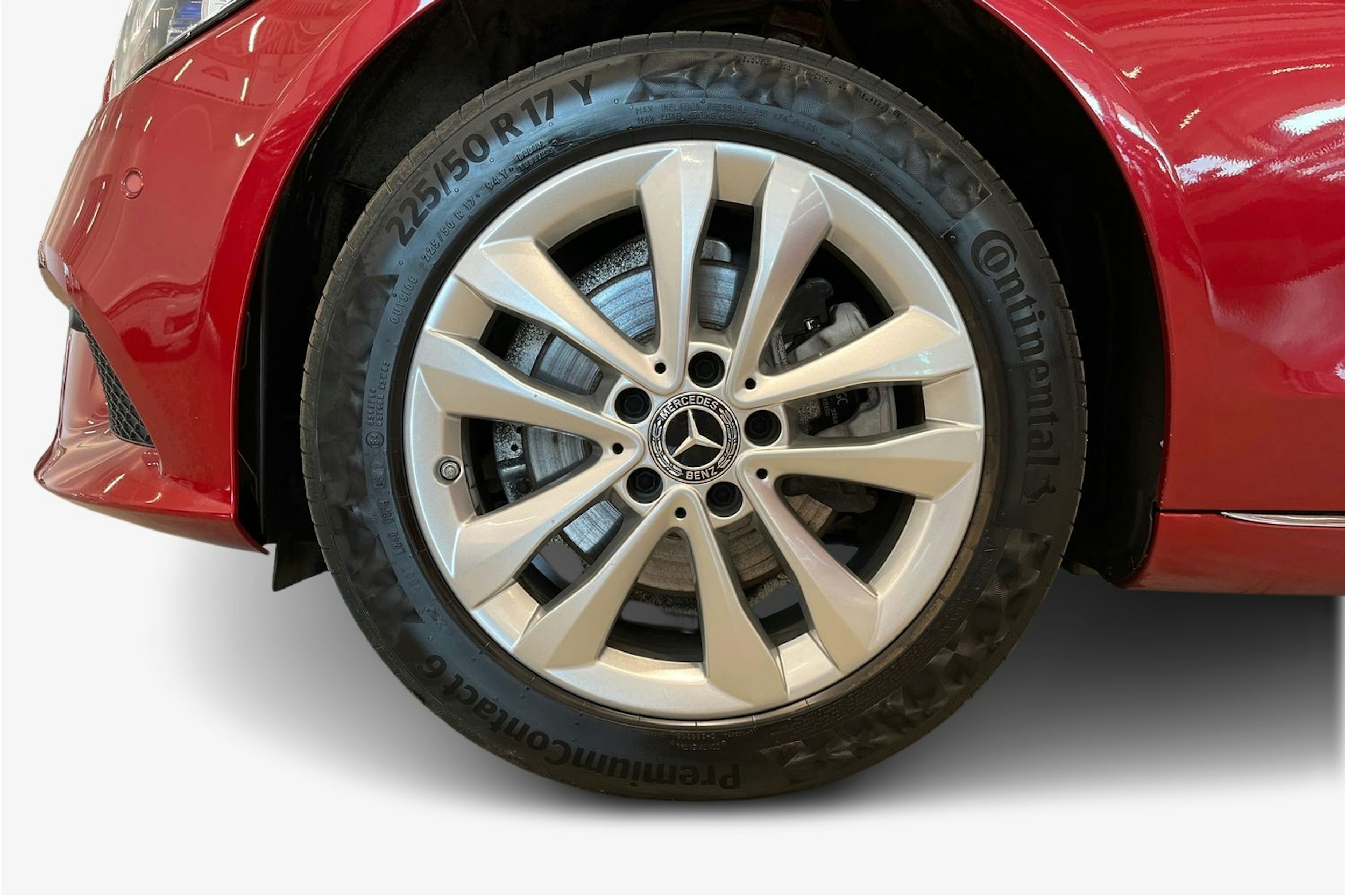 punainen Mercedes-Benz C 2019 kuva 11.