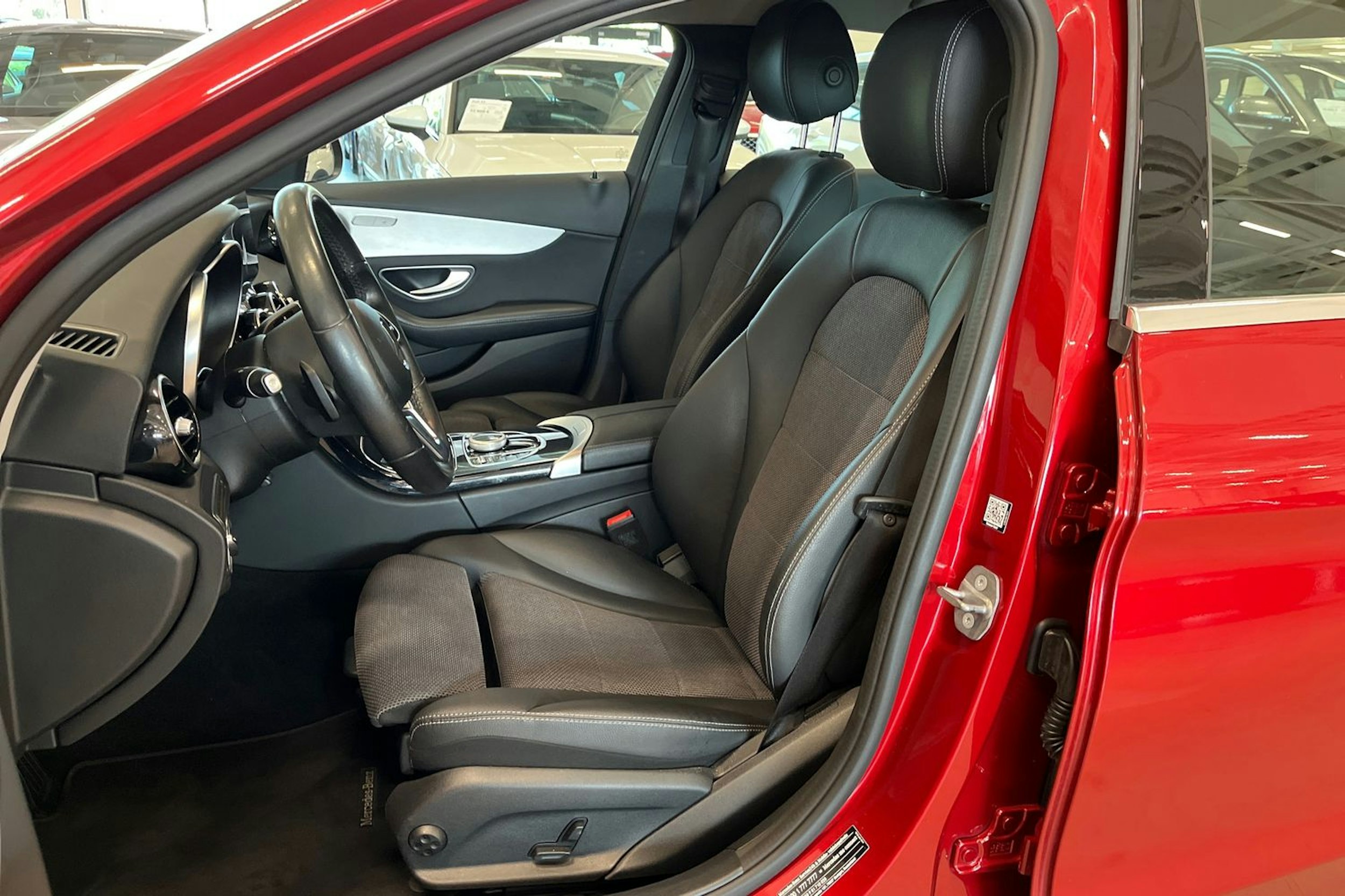punainen Mercedes-Benz C 2019 kuva 14.