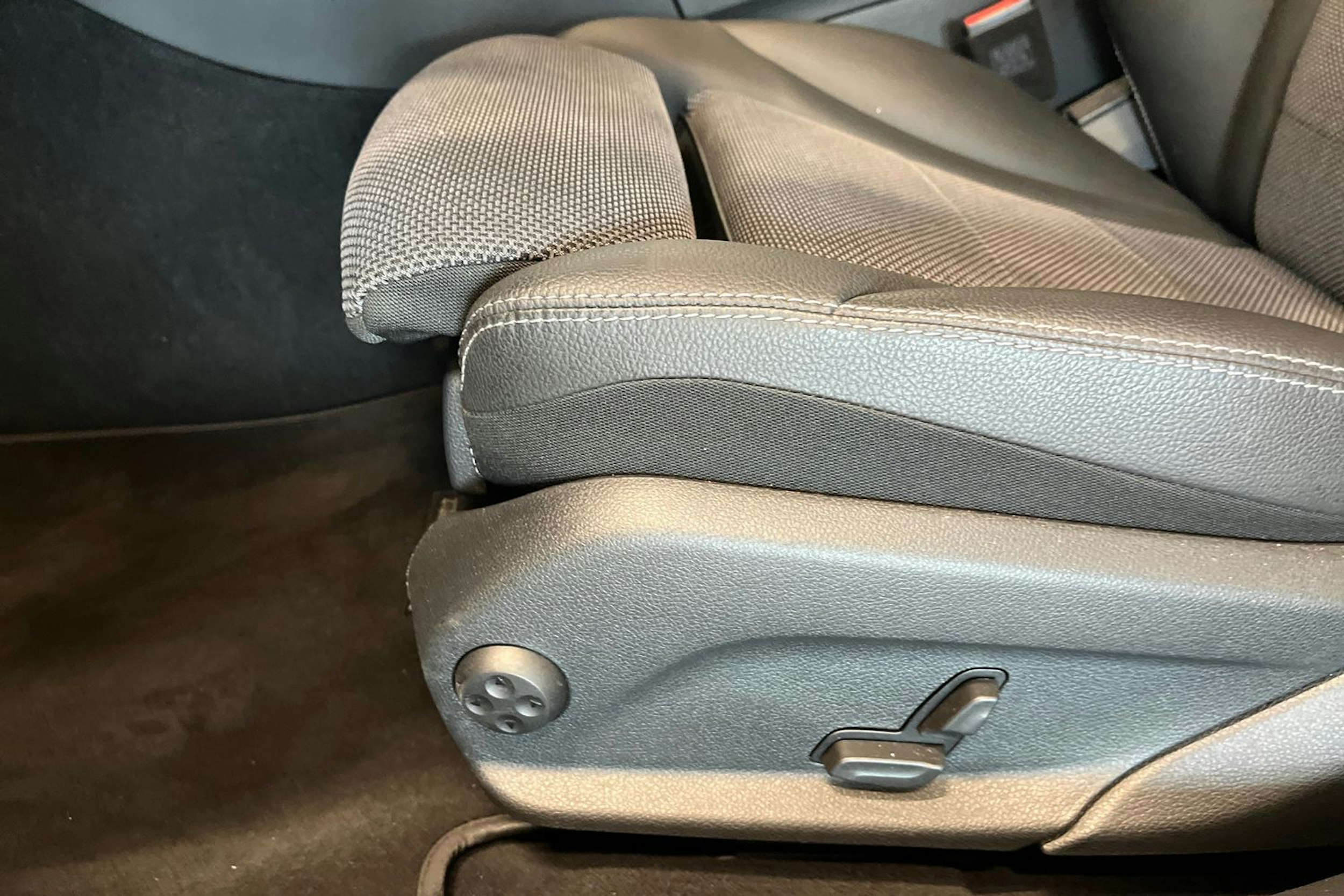 punainen Mercedes-Benz C 2019 kuva 15.