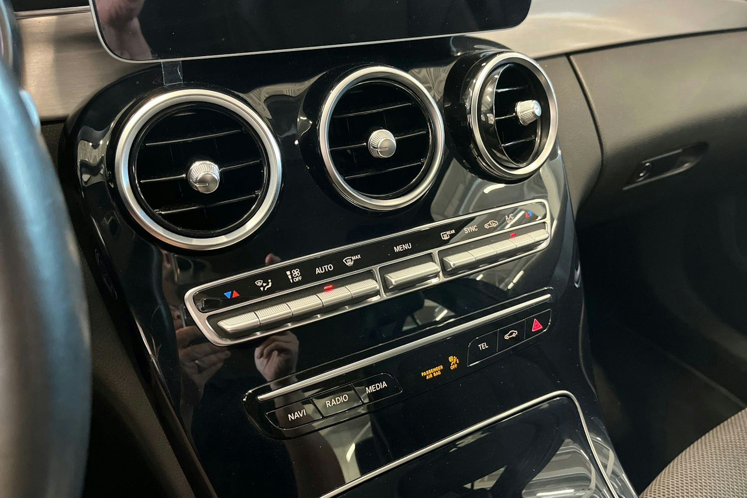punainen Mercedes-Benz C 2019 kuva 26.