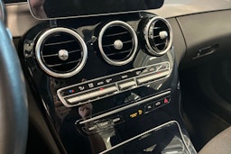 punainen Mercedes-Benz C 2019 kuva 26.