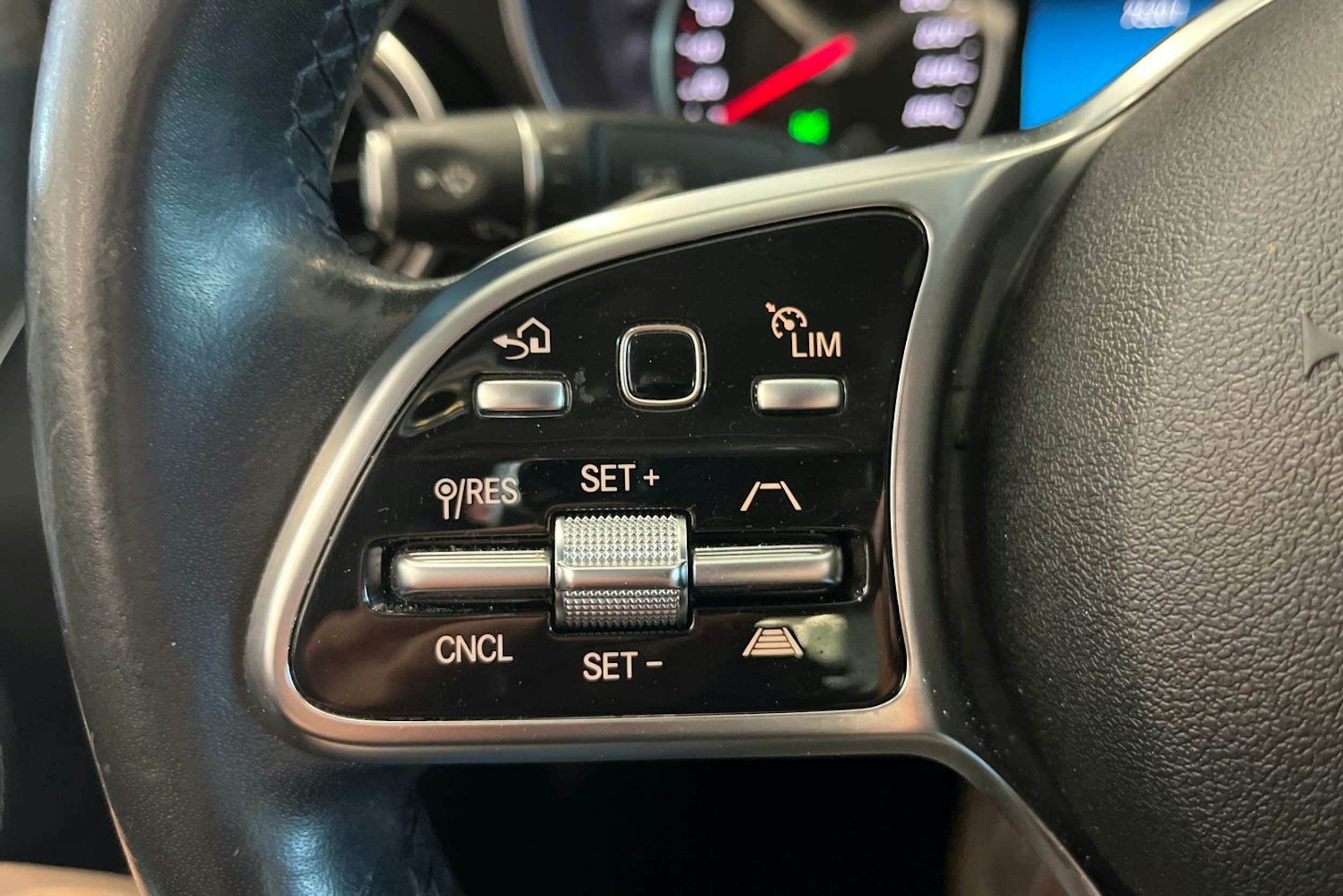 punainen Mercedes-Benz C 2019 kuva 29.