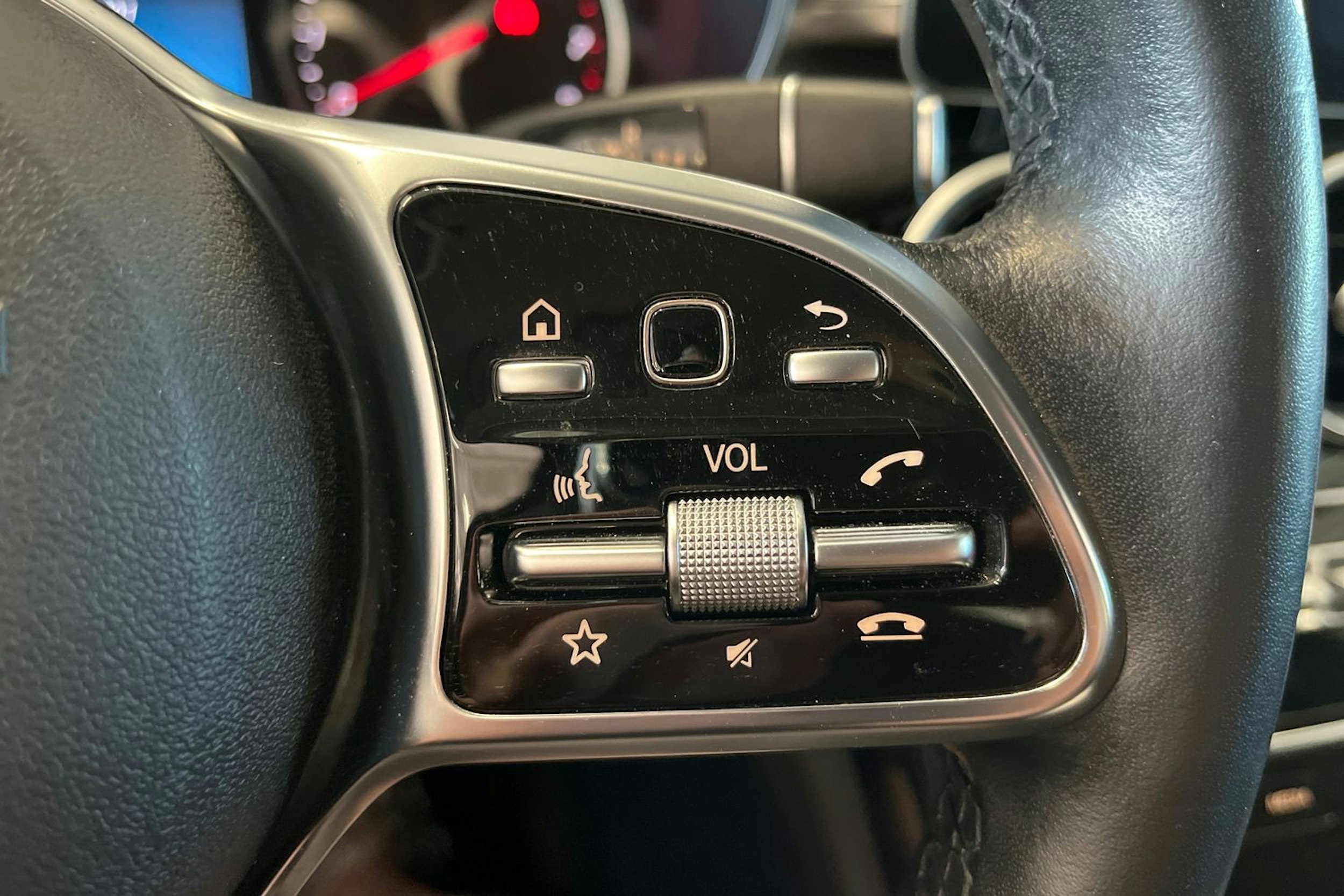 punainen Mercedes-Benz C 2019 kuva 30.