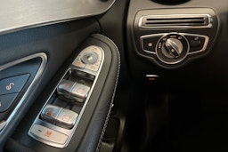 punainen Mercedes-Benz C 2019 kuva 31.