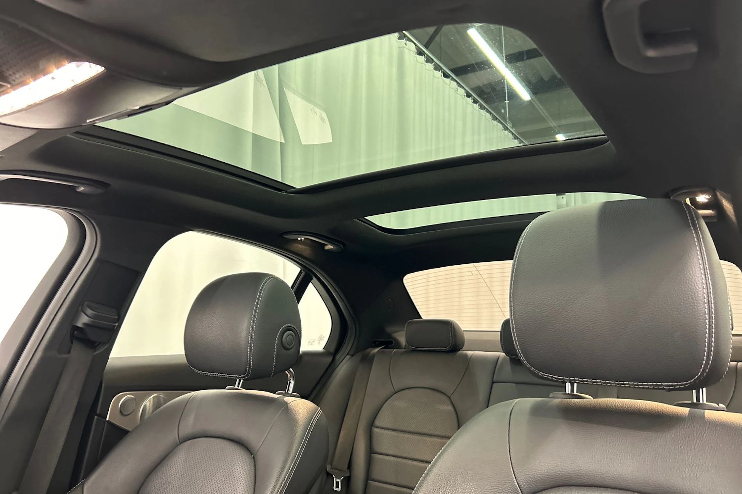 valkoinen Mercedes-Benz C 2020 kuva 14.