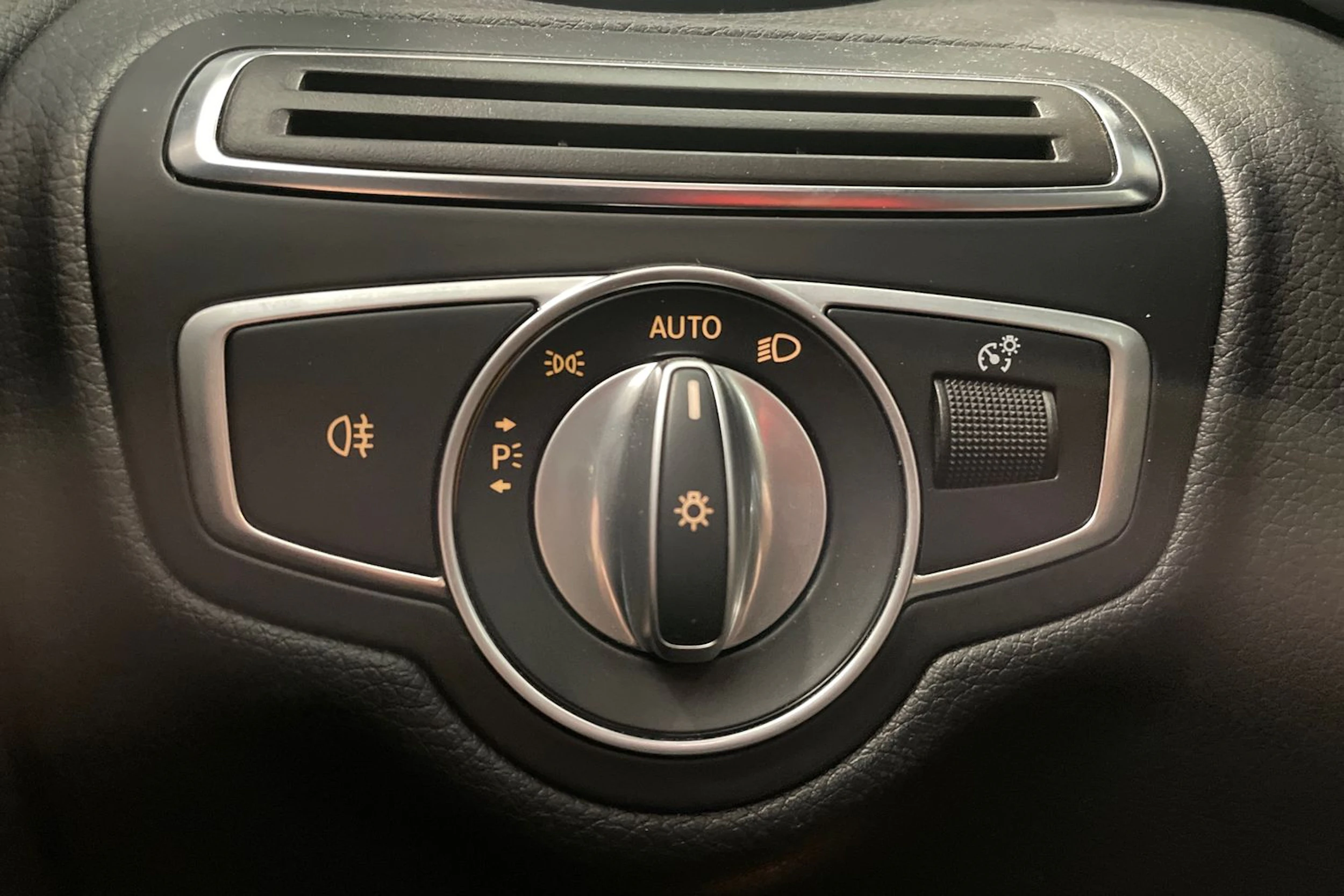 harmaa Mercedes-Benz C 2020 kuva 18.