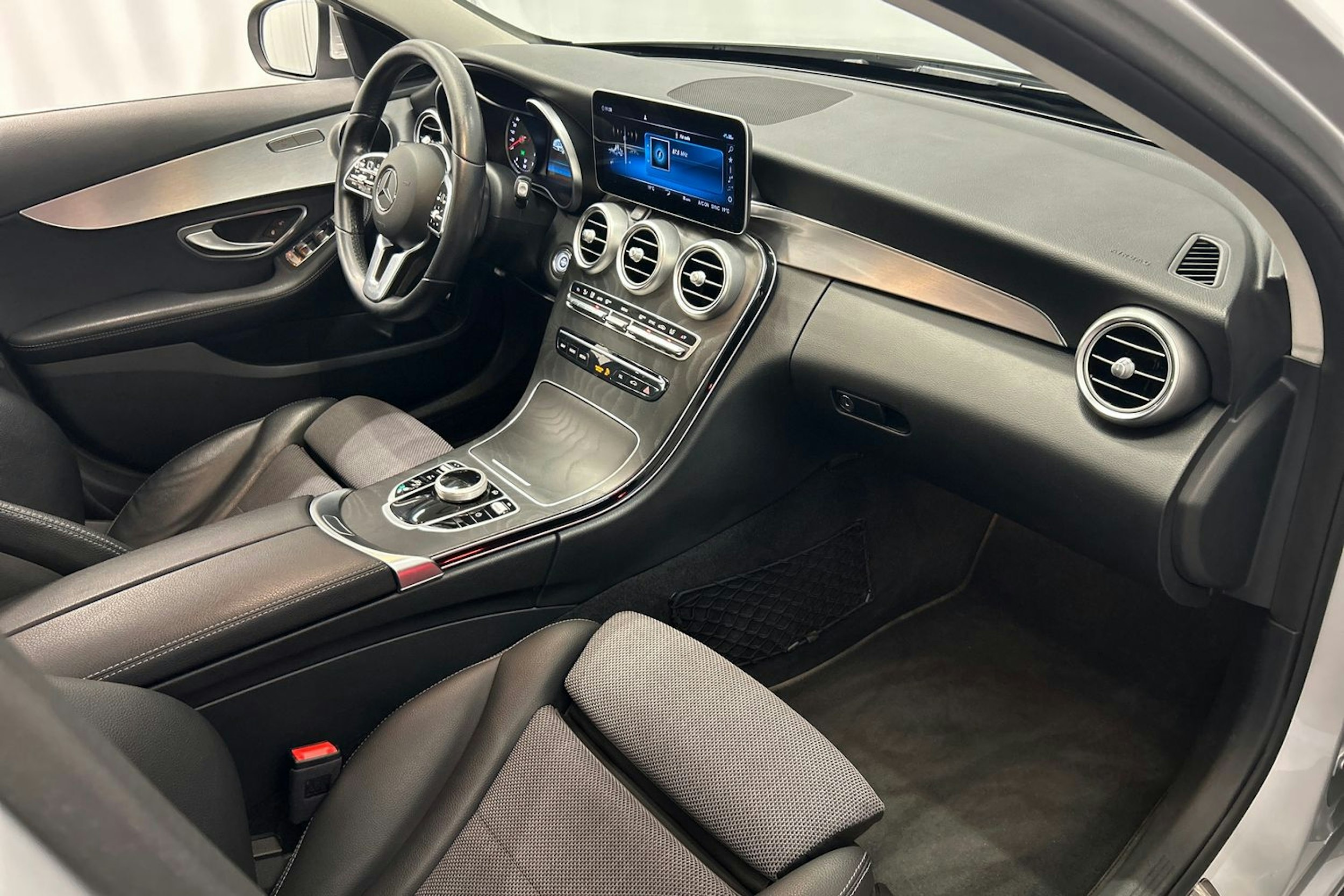 harmaa Mercedes-Benz C 2020 kuva 14.