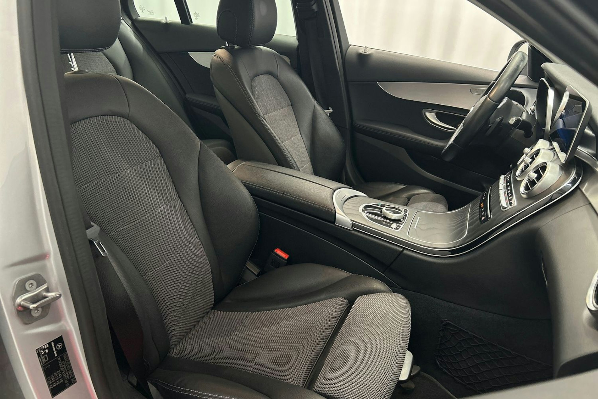 harmaa Mercedes-Benz C 2020 kuva 15.