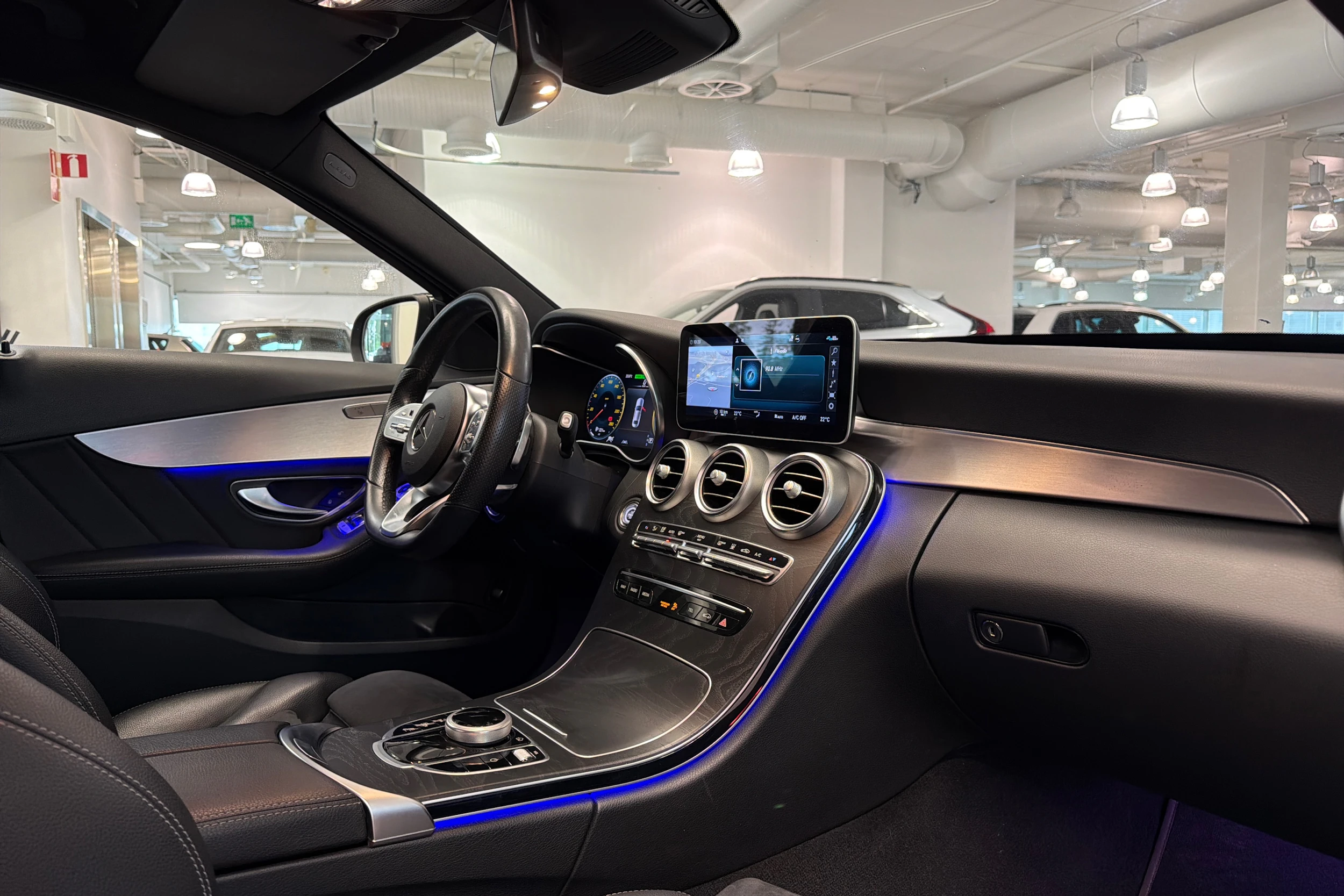 Harmaa Mercedes-Benz C 2020 kuva 13.