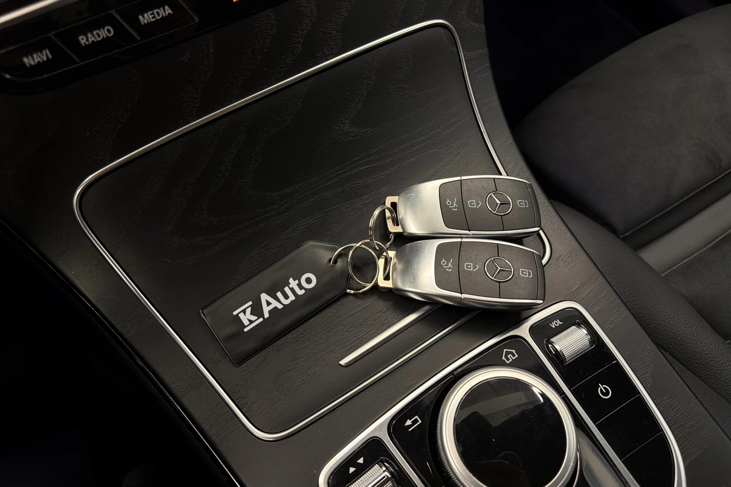 Harmaa Mercedes-Benz C 2020 kuva 30.